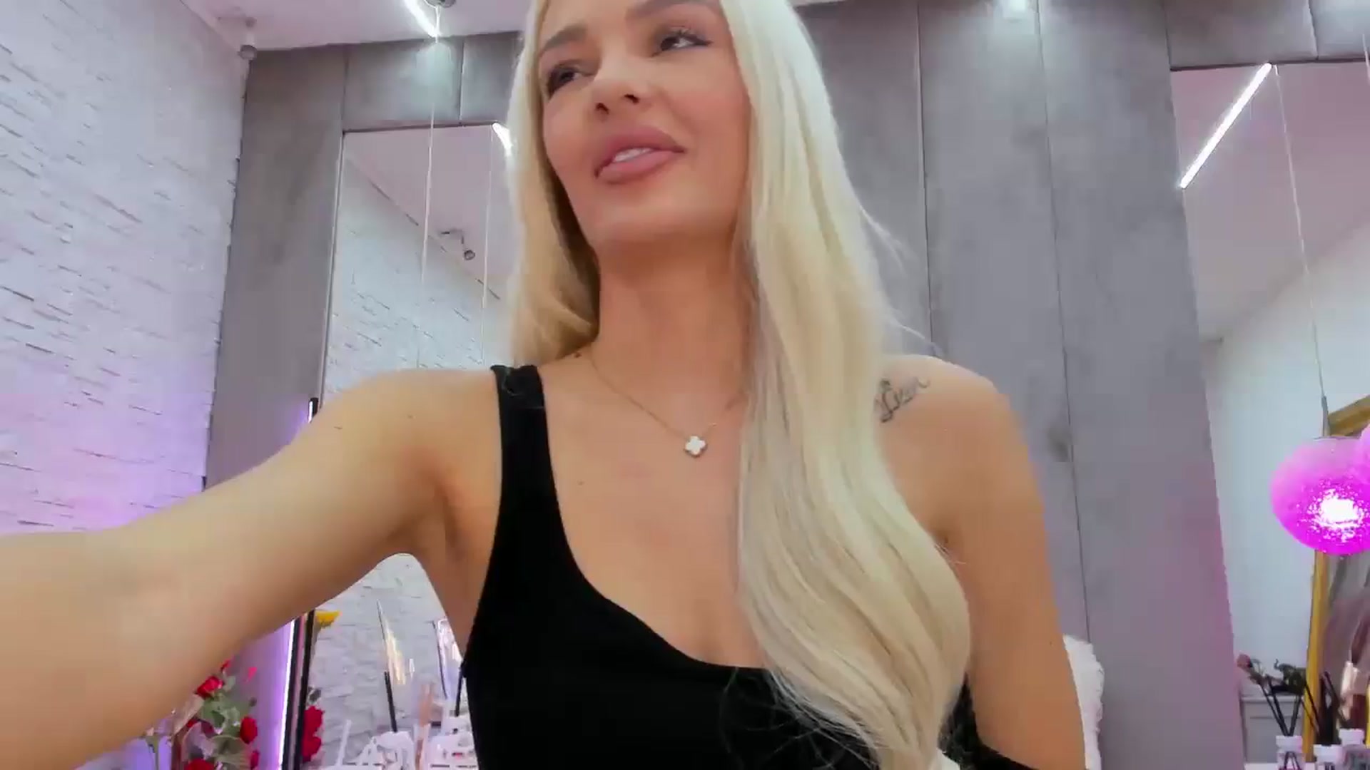 Gallery image thumbnail from Bell_kim's myfreecams stream on, 11/02/2024, 08:10 image 6 of 20