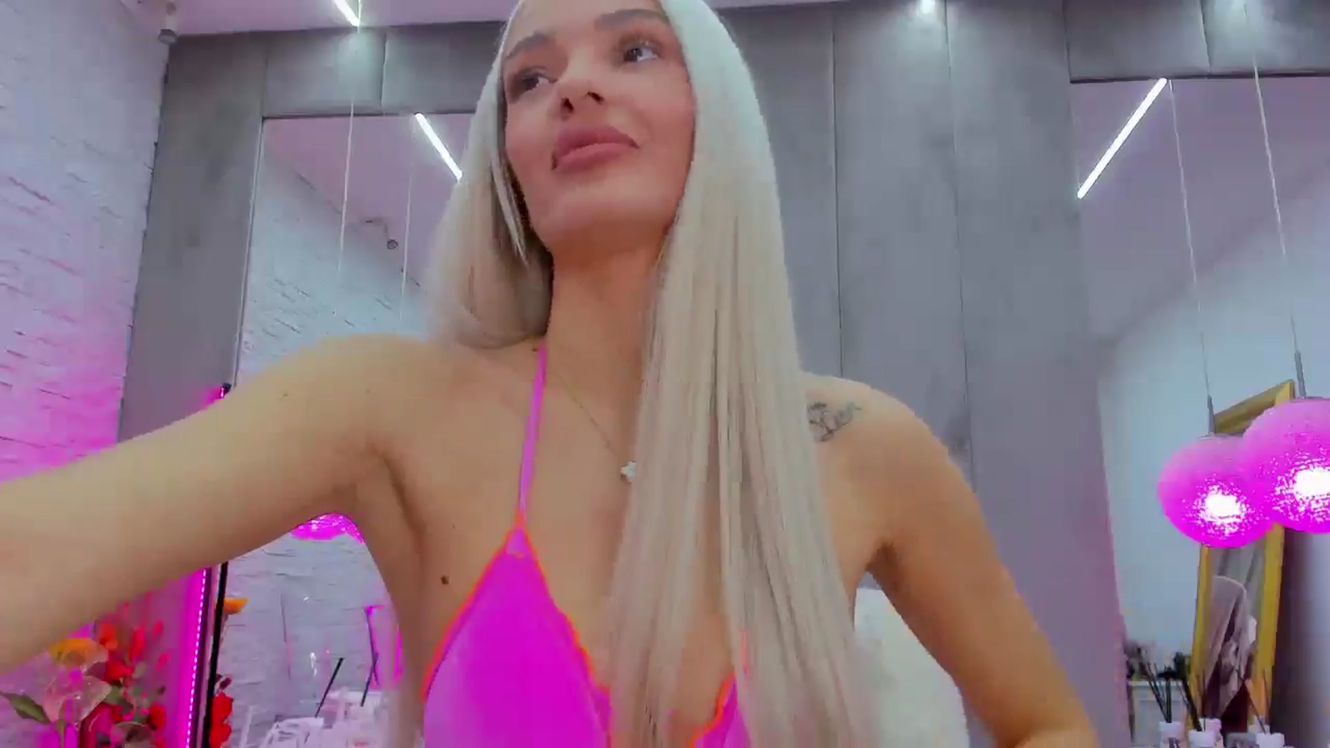 Gallery image thumbnail from Bell_kim's myfreecams stream on, 11/15/2024, 09:34 image 5 of 20