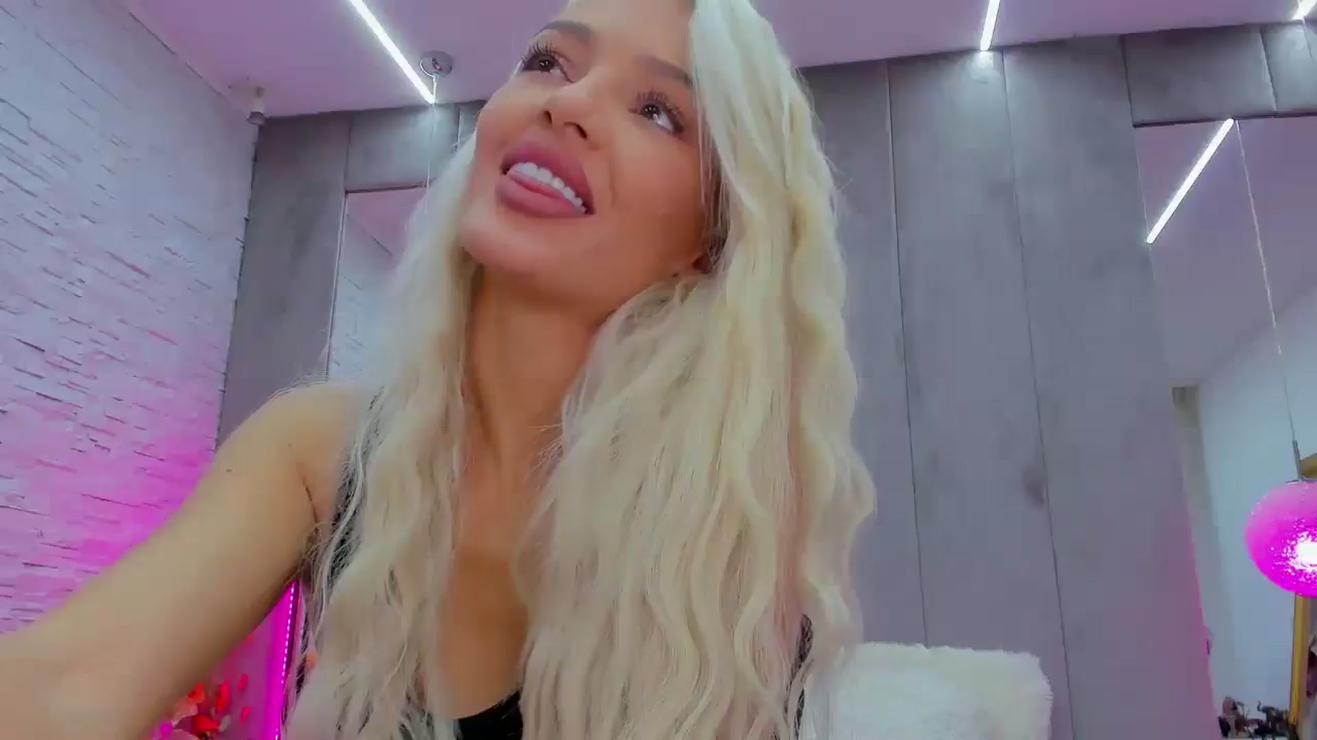 Gallery image thumbnail from Bell_kim's myfreecams stream on, 11/29/2024, 09:04 image 1 of 20