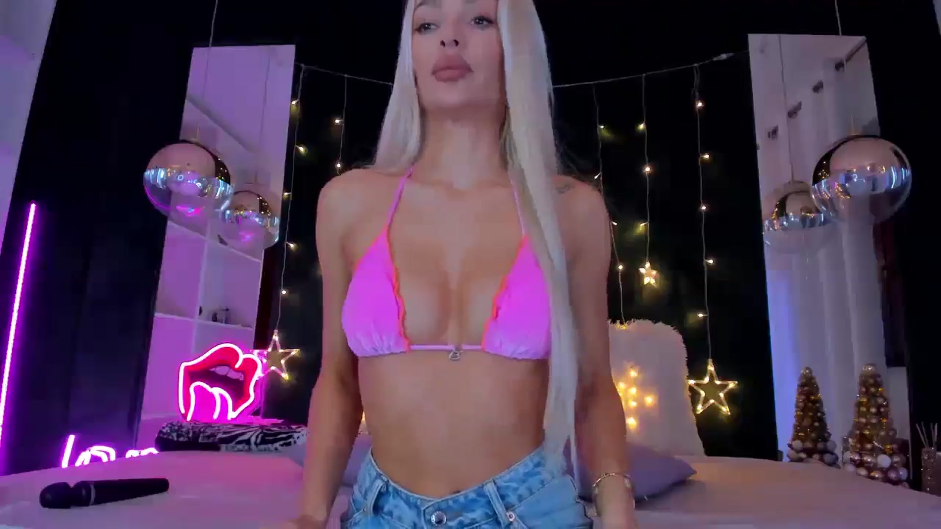 Gallery image thumbnail from Bell_kim's myfreecams stream on, 12/07/2024, 08:14 image 2 of 20