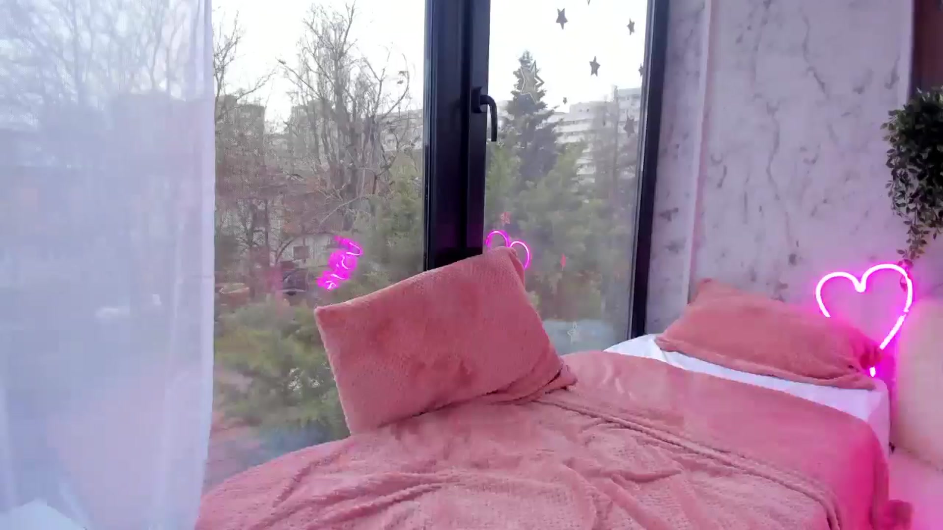 Gallery image thumbnail from Bell_kim's myfreecams stream on, 03/27/2025, 06:19 image 8 of 20