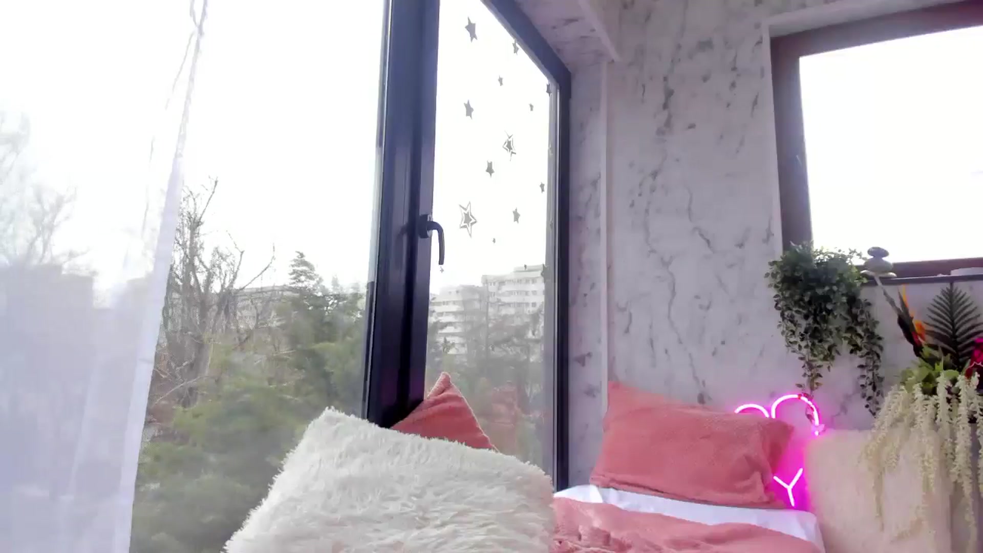 Gallery image thumbnail from Bell_kim's myfreecams stream on, 03/28/2025, 09:03 image 16 of 20