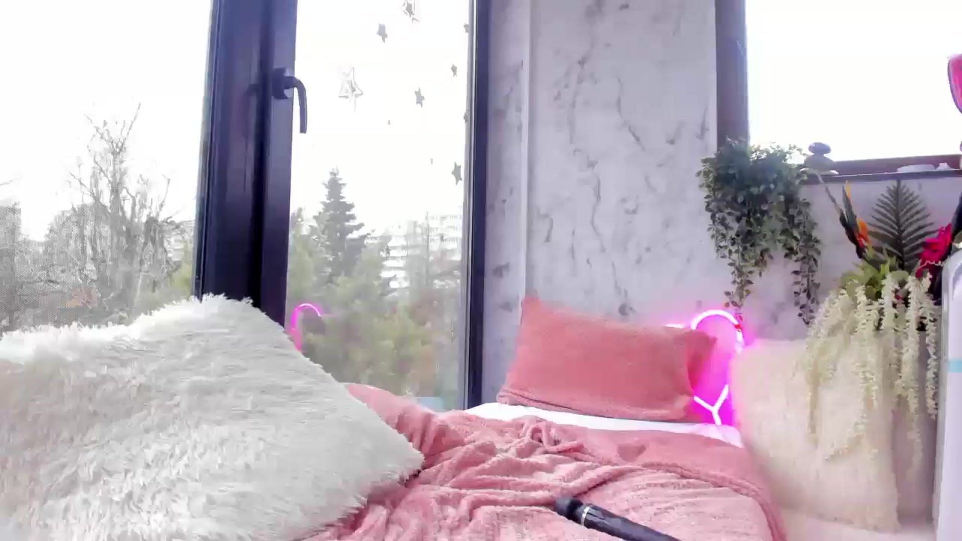 Gallery image thumbnail from Bell_kim's myfreecams stream on, 03/29/2025, 09:12 image 12 of 20