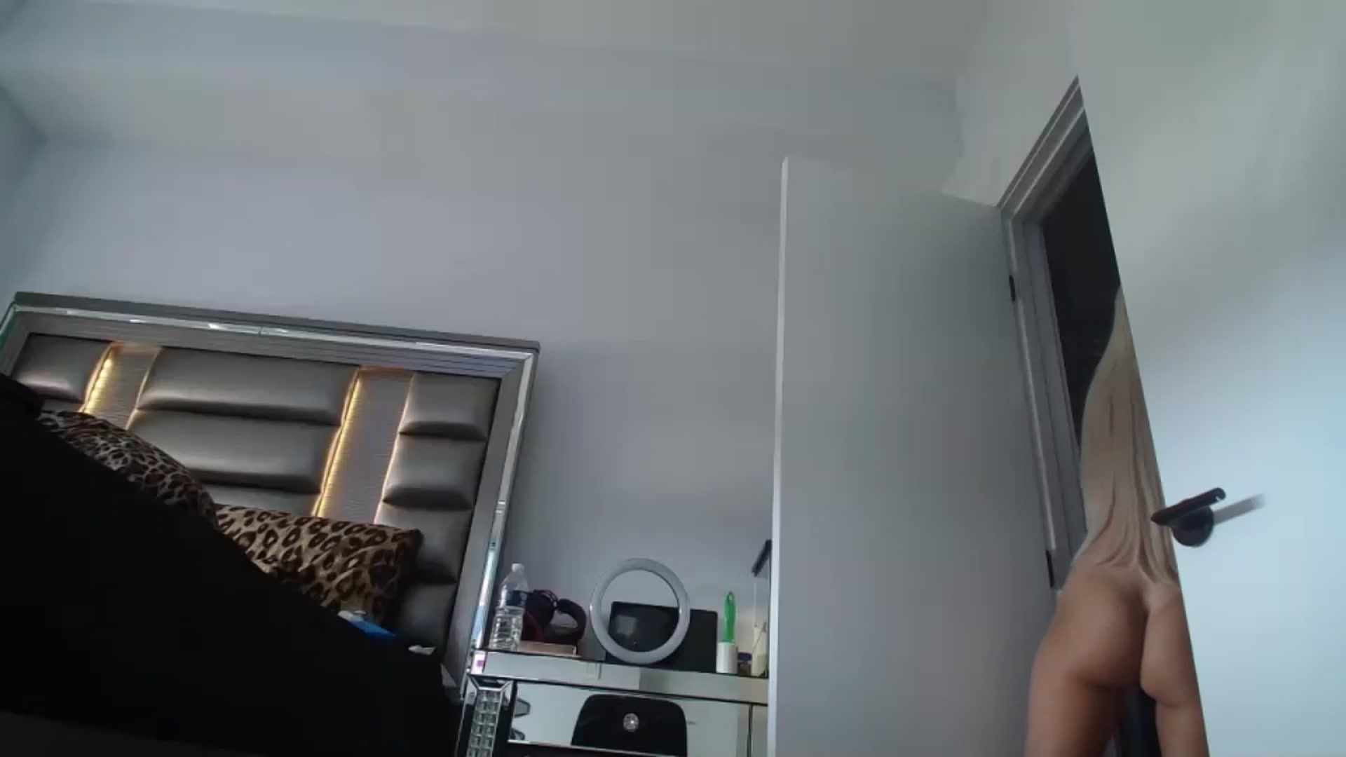 Gallery image thumbnail from Bell_kim's myfreecams stream on, 06/22/2025, 22:04 image 10 of 20