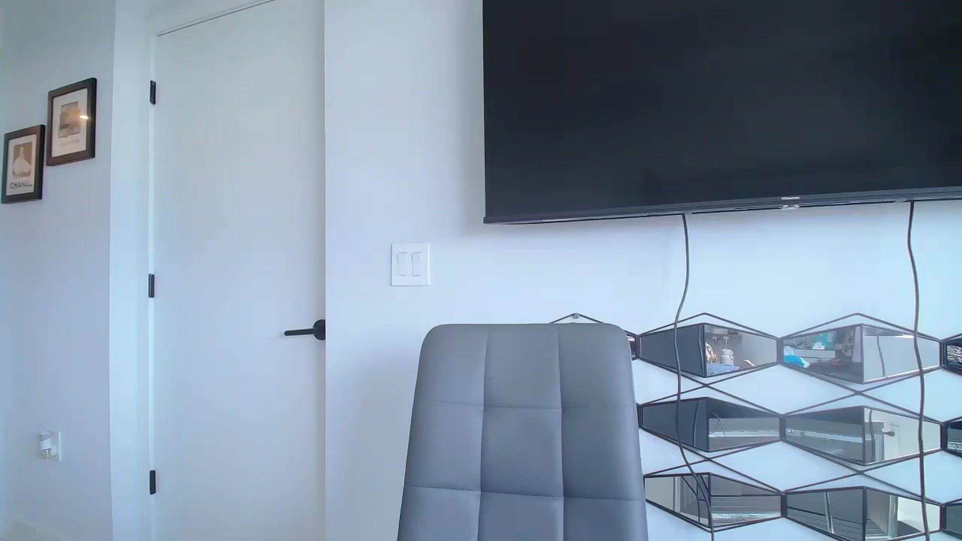 Gallery image thumbnail from Bell_kim's myfreecams stream on, 06/26/2025, 19:55 image 5 of 20