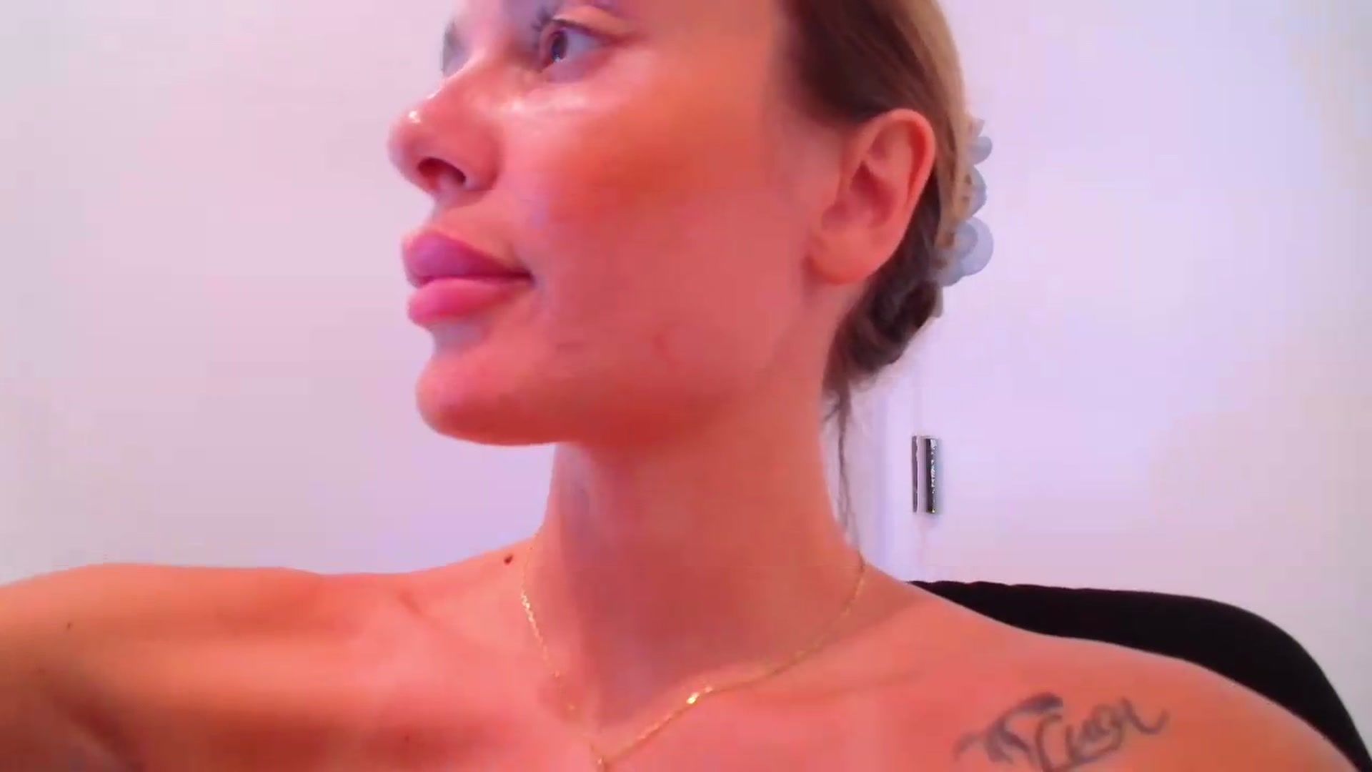 Gallery image thumbnail from Bell_kim's myfreecams stream on, 06/08/2026, 03:01 image 15 of 20