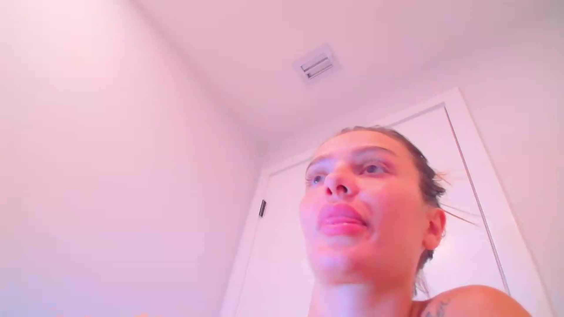 Gallery image thumbnail from Bell_kim's myfreecams stream on, 08/19/2026, 01:17 image 13 of 20