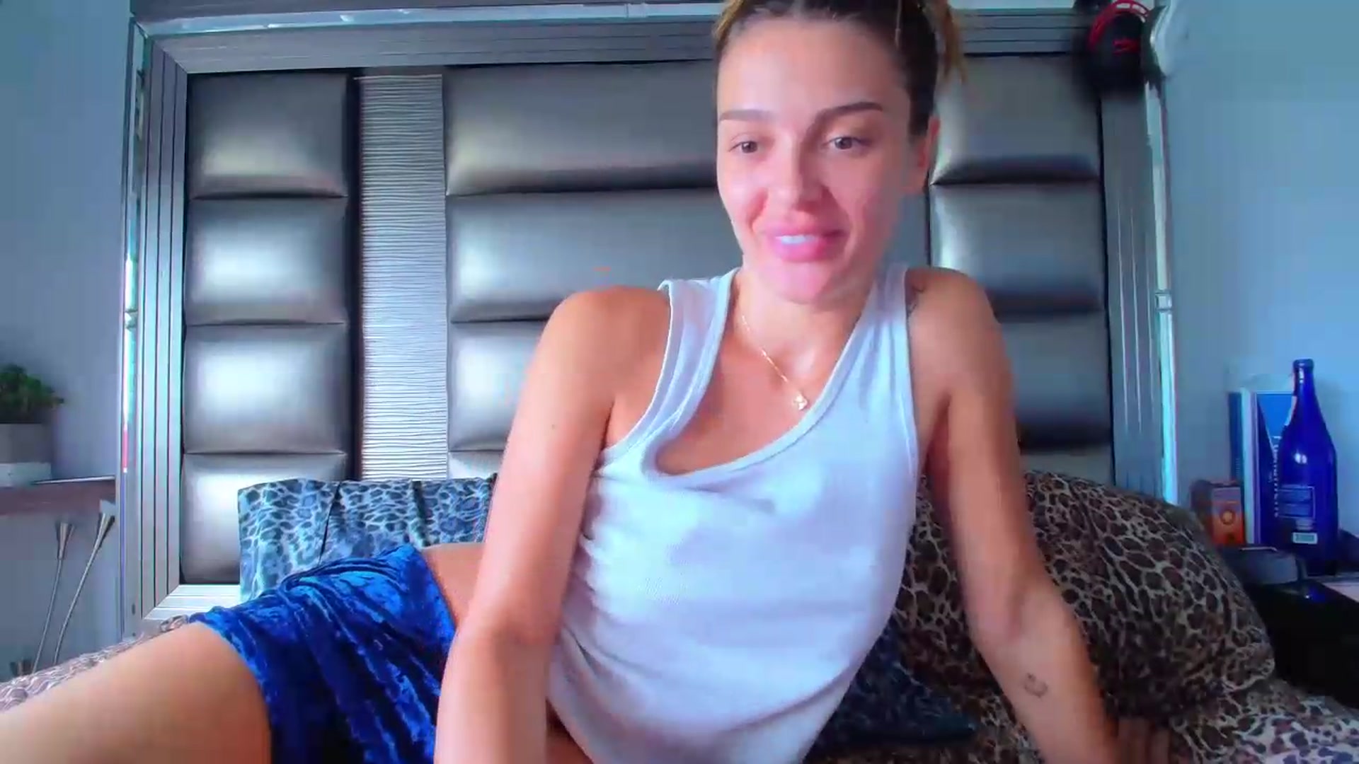 Gallery image thumbnail from Bell_kim's myfreecams stream on, 09/01/2026, 14:47 image 4 of 20