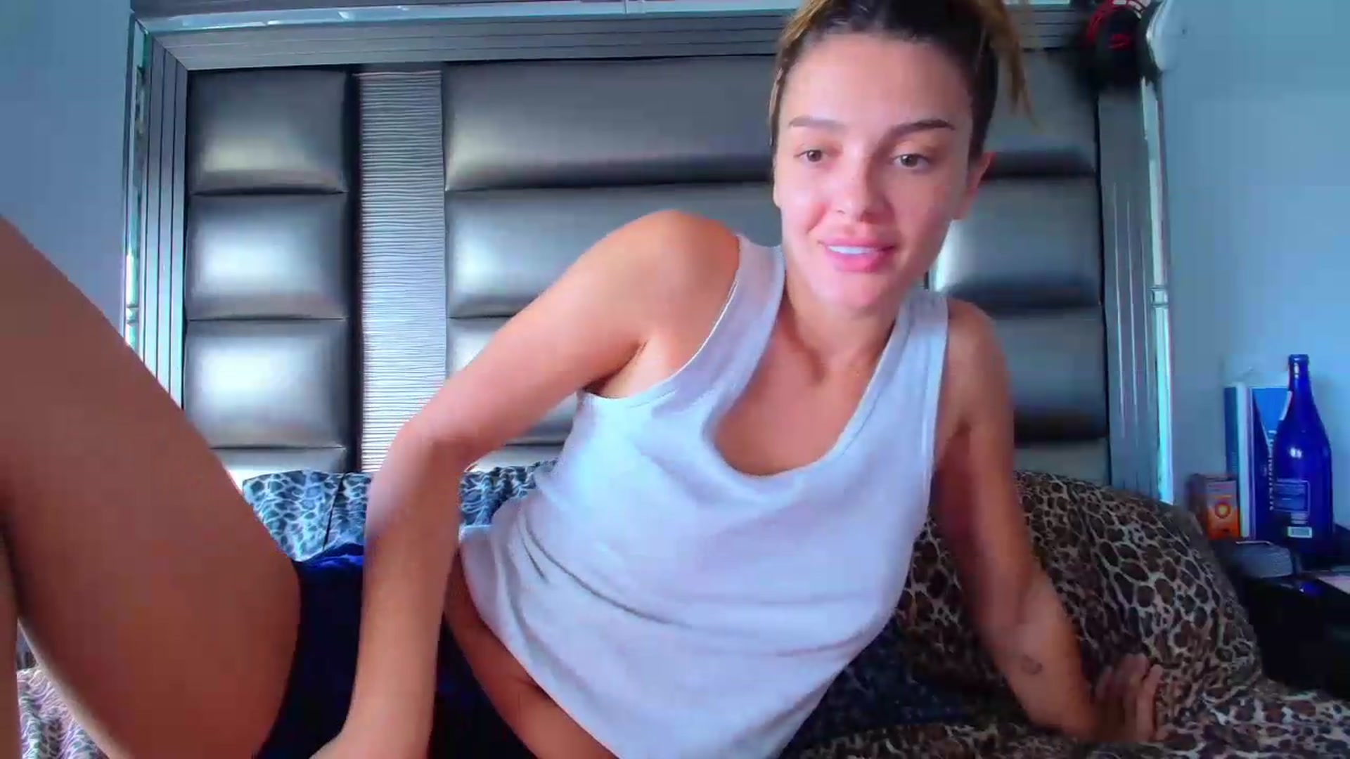 Gallery image thumbnail from Bell_kim's myfreecams stream on, 09/01/2026, 14:47 image 3 of 20