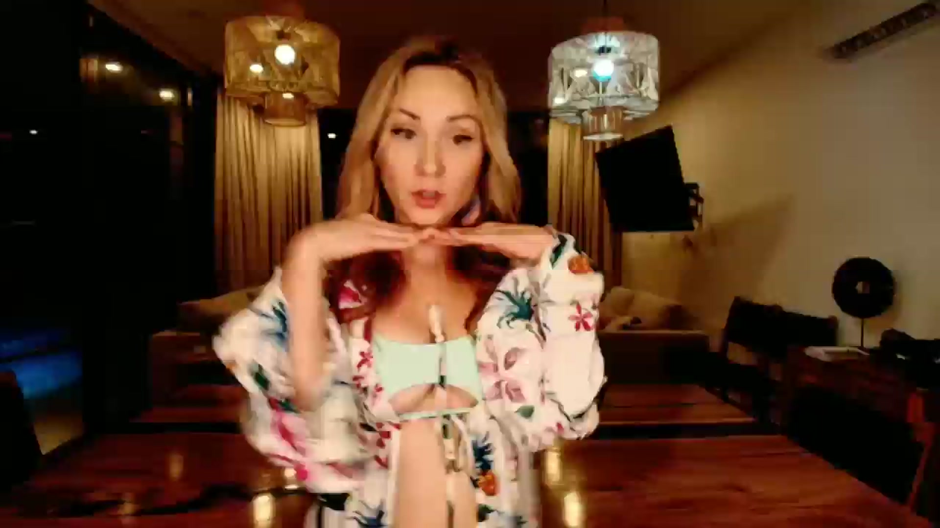 Gallery image thumbnail from BellaAndersin's myfreecams stream on, 05/18/2025, 04:32 image 1 of 20