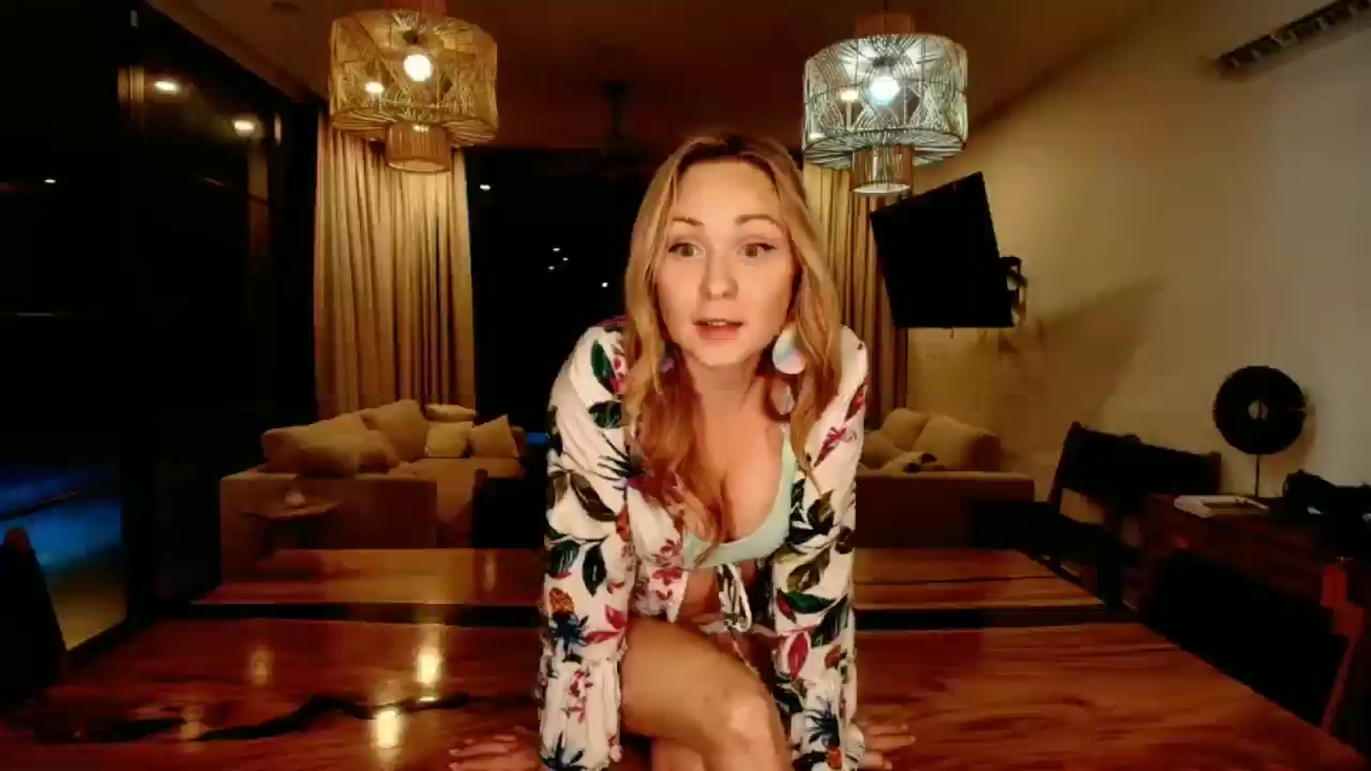 Gallery image thumbnail from BellaAndersin's myfreecams stream on, 05/18/2025, 04:32 image 17 of 20