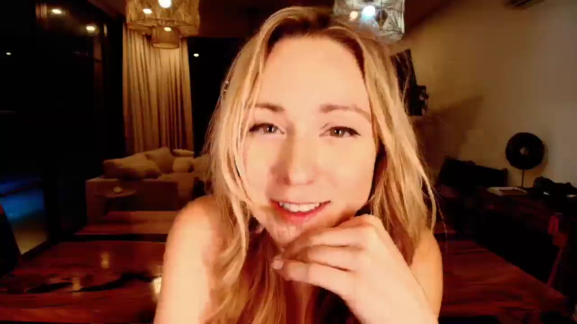 Gallery image thumbnail from BellaAndersin's myfreecams stream on, 05/18/2025, 06:00 image 17 of 20