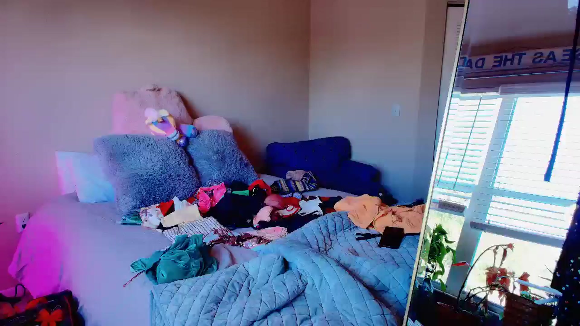 Gallery image thumbnail from BellaAndersin's myfreecams stream on, 05/24/2025, 22:10 image 4 of 20