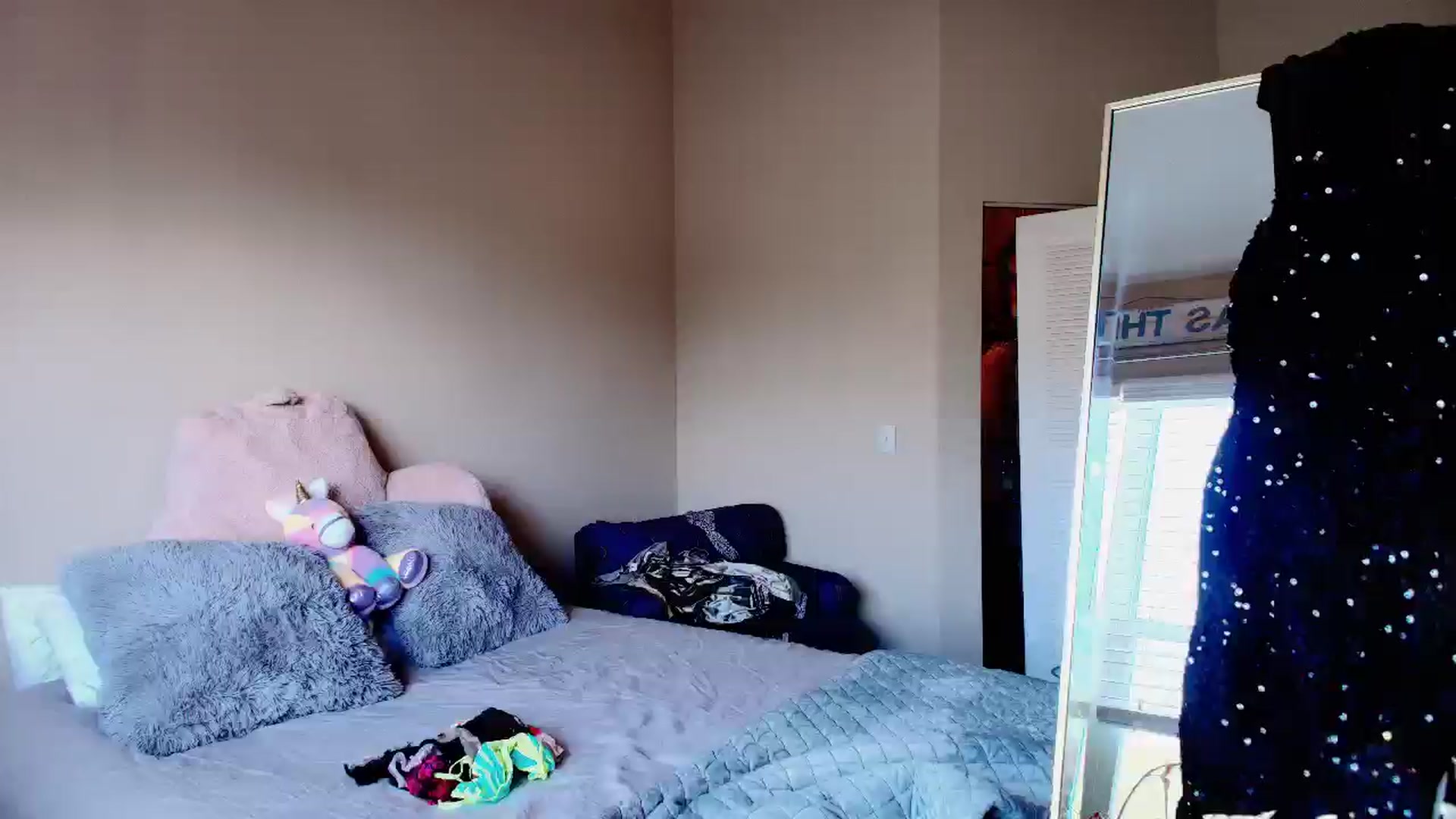 Gallery image thumbnail from BellaAndersin's myfreecams stream on, 05/26/2025, 22:40 image 16 of 20