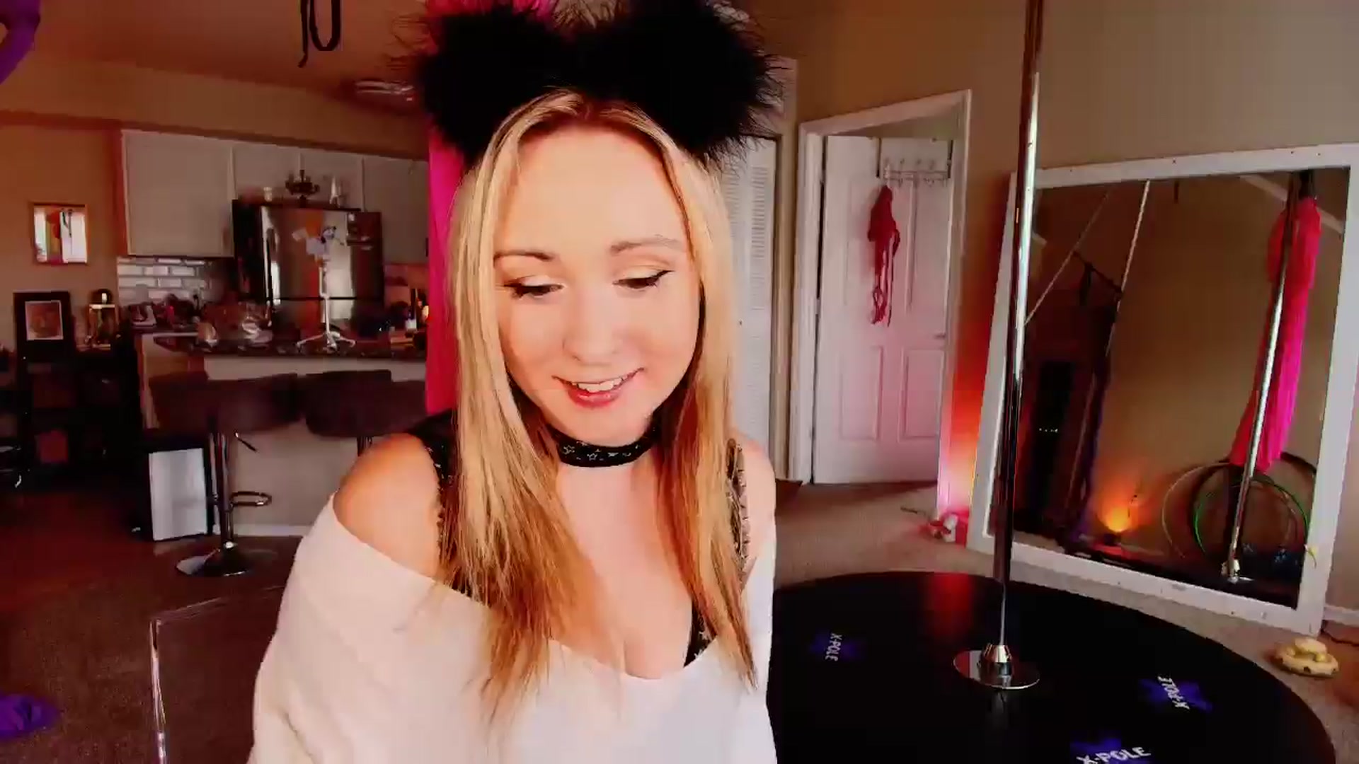 Gallery image thumbnail from BellaAndersin's myfreecams stream on, 06/02/2025, 20:23 image 3 of 20