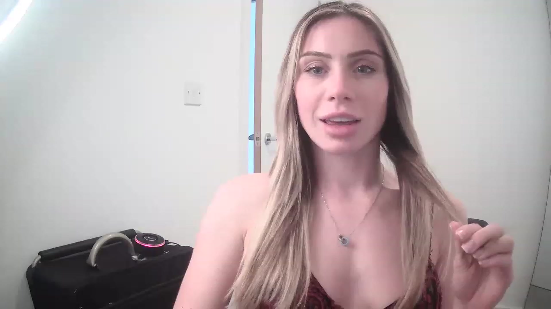 Gallery image thumbnail from BellaB_'s myfreecams stream on, 04/06/2023, 14:36 image 5 of 20