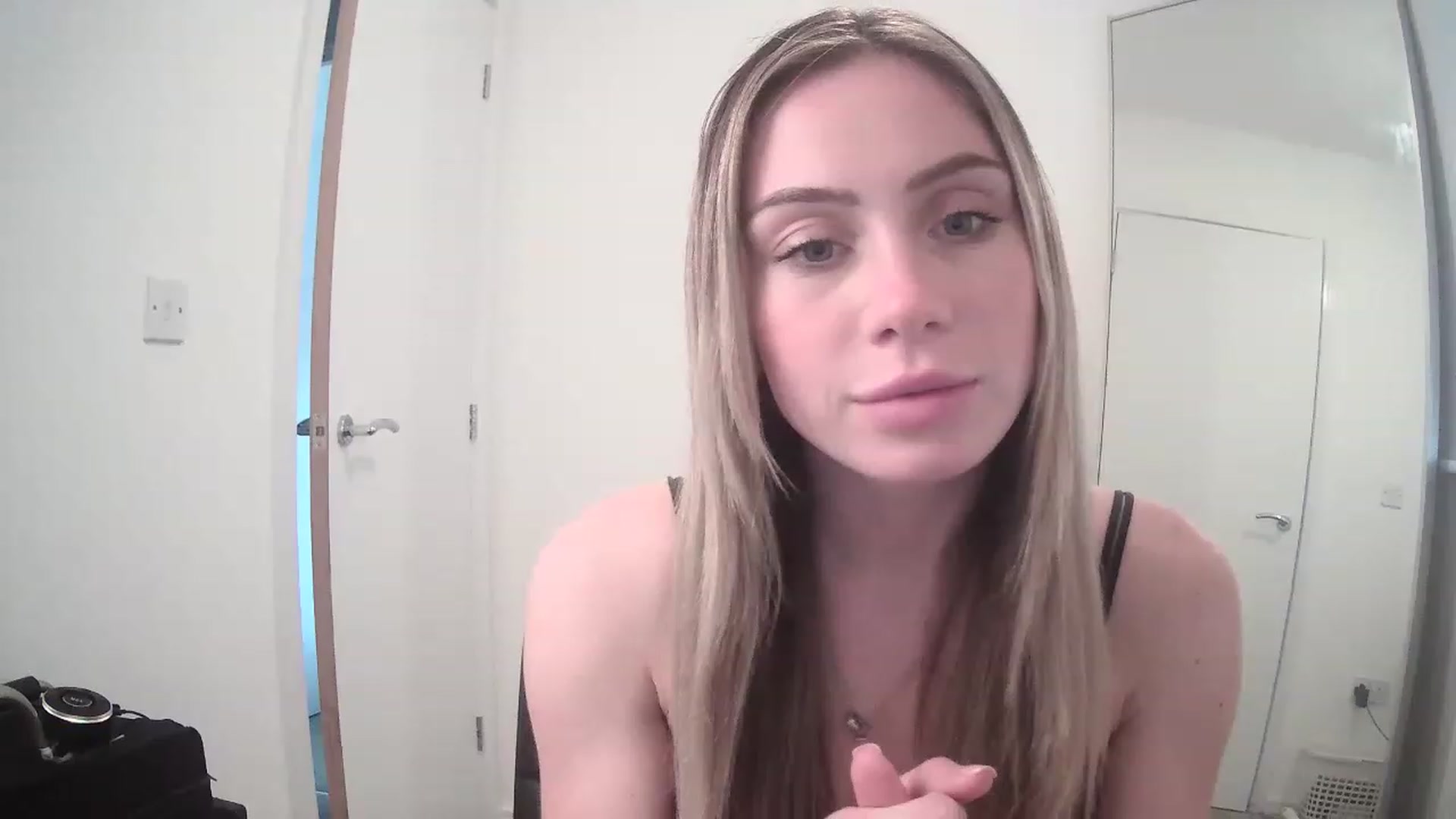 Gallery image thumbnail from BellaB_'s myfreecams stream on, 04/06/2023, 14:36 image 1 of 20