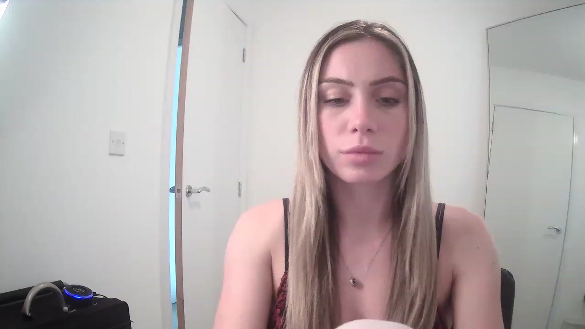Gallery image thumbnail from BellaB_'s myfreecams stream on, 04/06/2023, 14:36 image 14 of 20