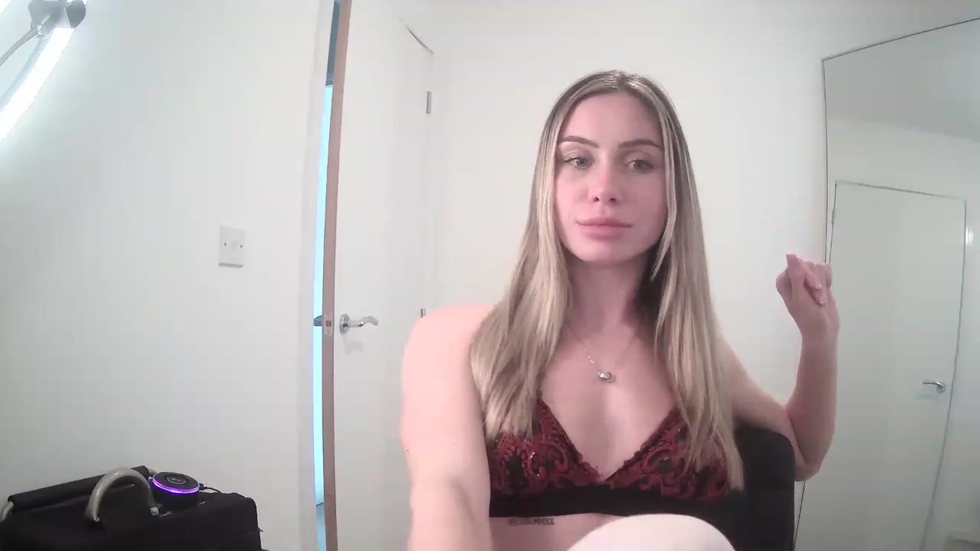 Gallery image thumbnail from BellaB_'s myfreecams stream on, 04/06/2023, 14:36 image 16 of 20