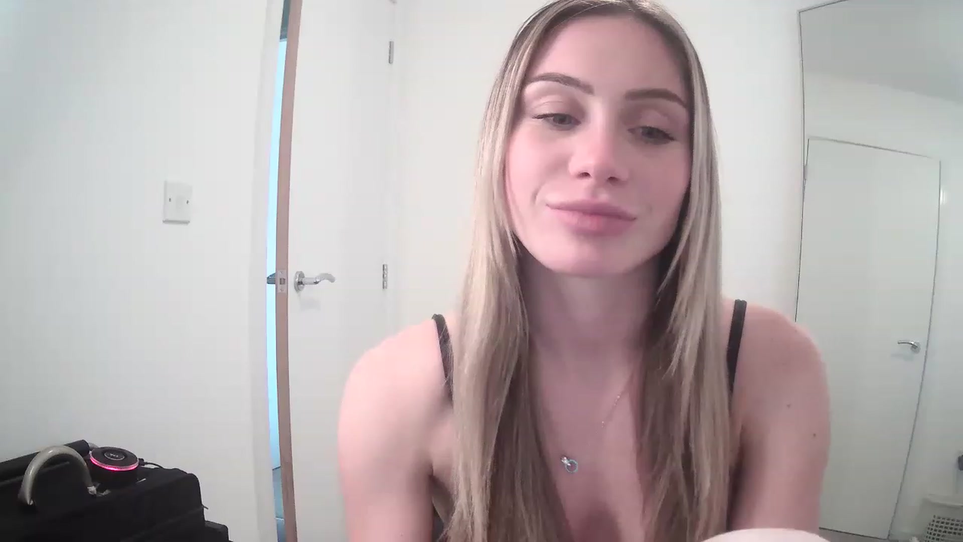 Gallery image thumbnail from BellaB_'s myfreecams stream on, 04/06/2023, 14:36 image 2 of 20