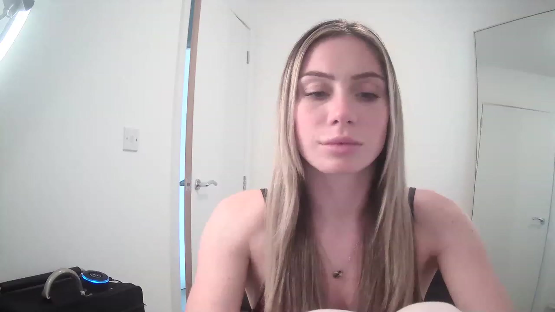 Gallery image thumbnail from BellaB_'s myfreecams stream on, 04/06/2023, 14:36 image 18 of 20