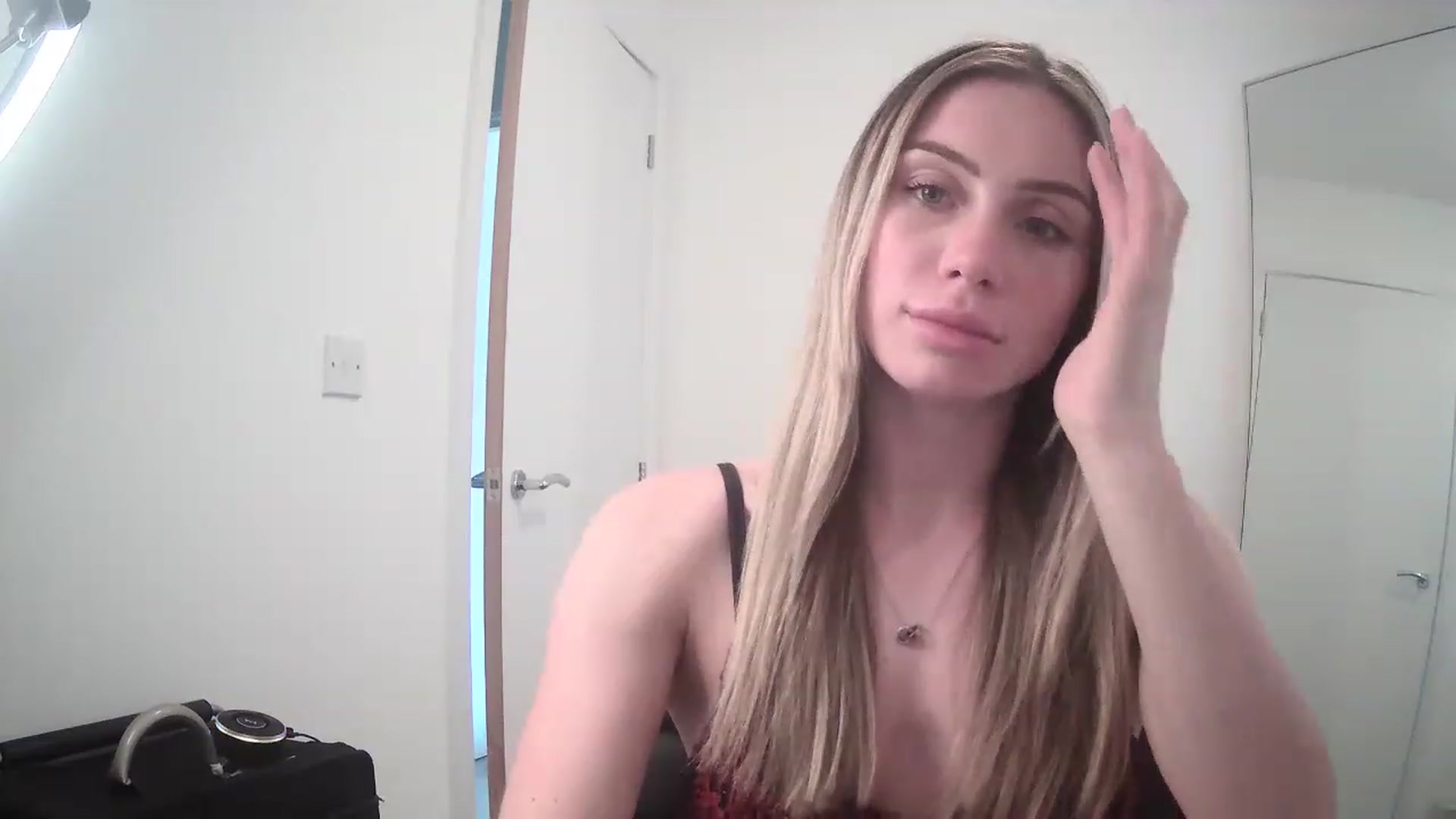 Gallery image thumbnail from BellaB_'s myfreecams stream on, 04/06/2023, 14:36 image 19 of 20