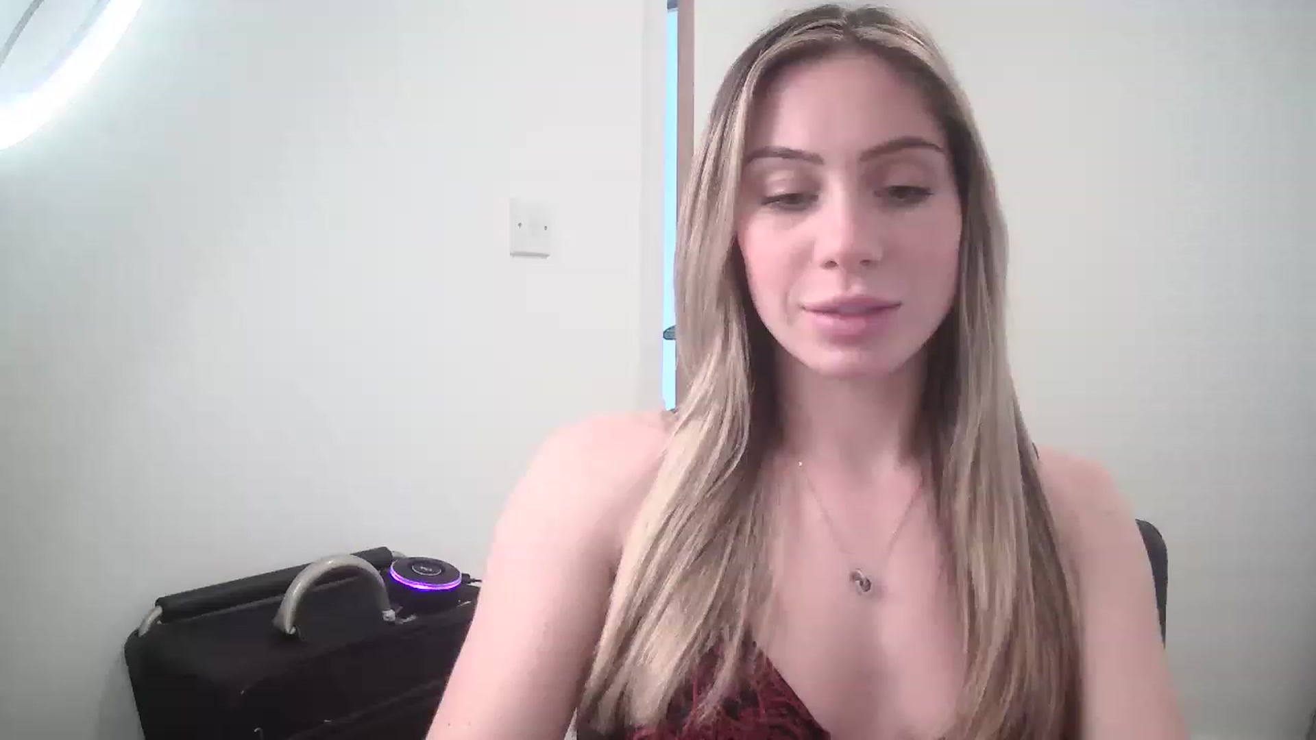 Gallery image thumbnail from BellaB_'s myfreecams stream on, 04/06/2023, 14:36 image 6 of 20