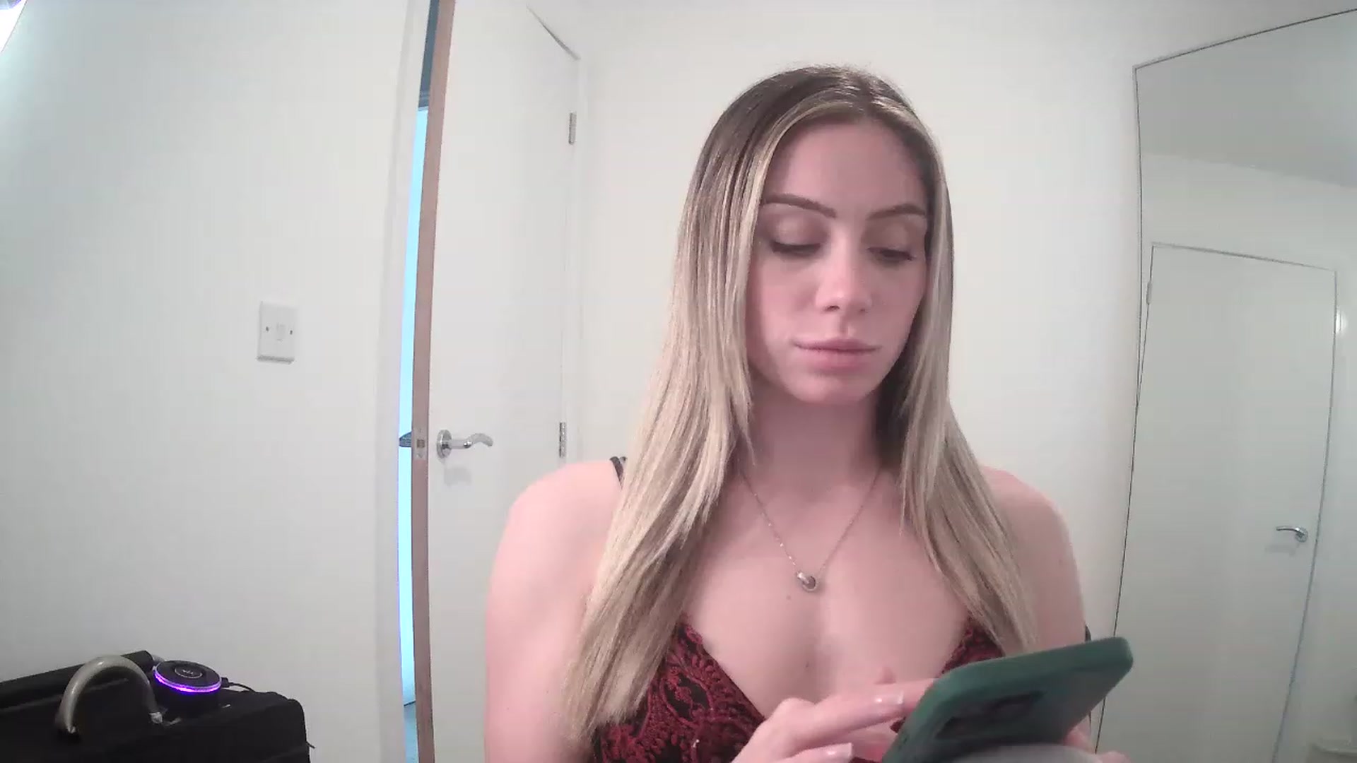 Gallery image thumbnail from BellaB_'s myfreecams stream on, 04/06/2023, 14:36 image 13 of 20