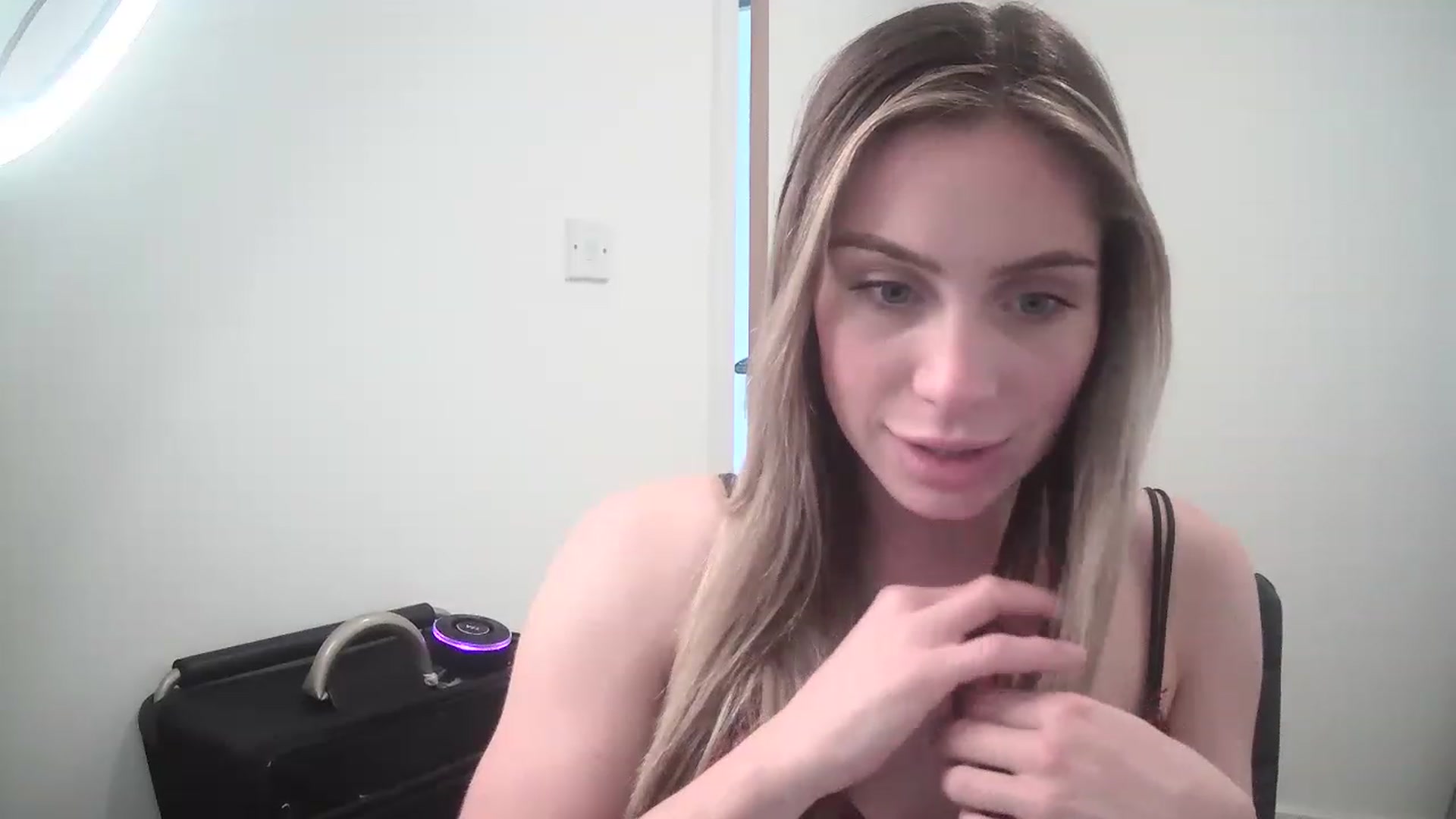 Gallery image thumbnail from BellaB_'s myfreecams stream on, 04/06/2023, 14:36 image 8 of 20