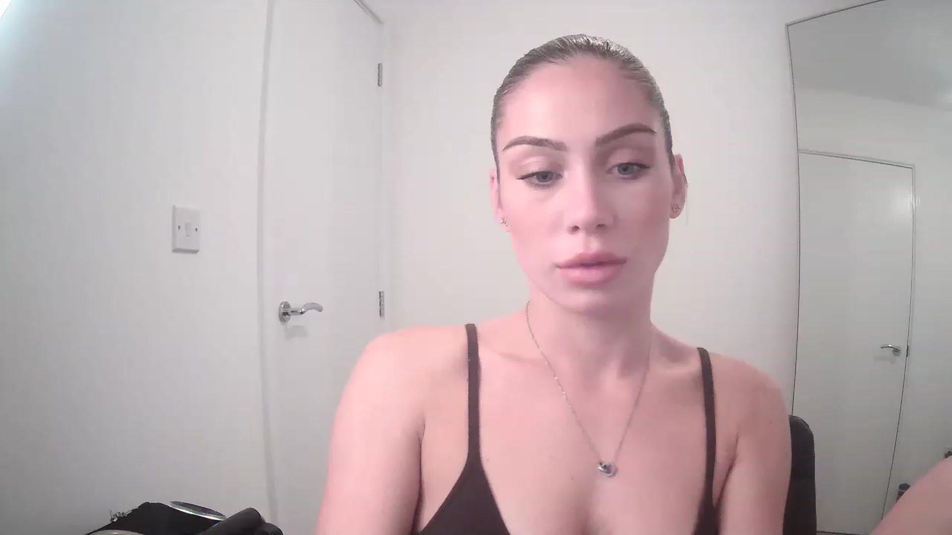 Gallery image thumbnail from BellaB_'s myfreecams stream on, 04/10/2023, 11:51 image 1 of 20