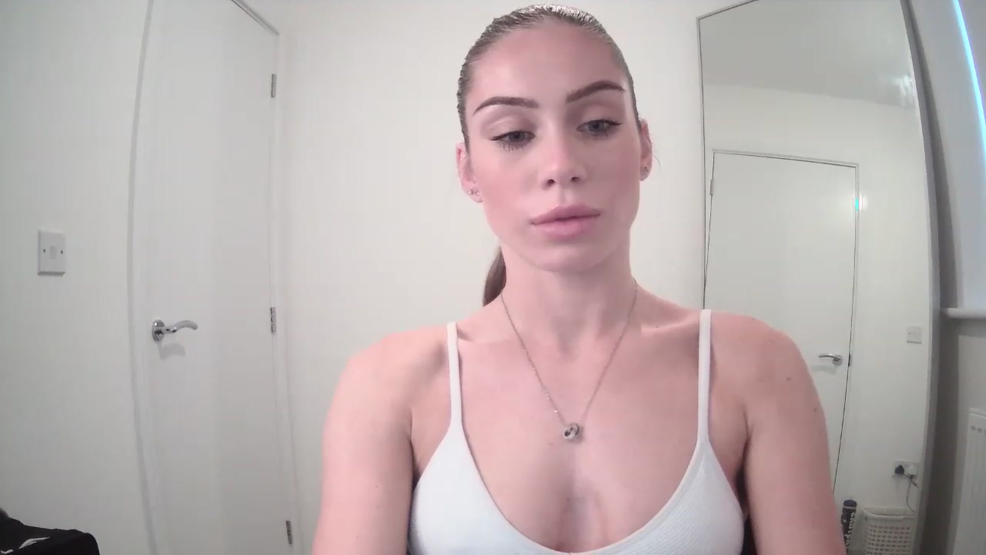 Gallery image thumbnail from BellaB_'s myfreecams stream on, 04/12/2023, 10:31 image 8 of 20