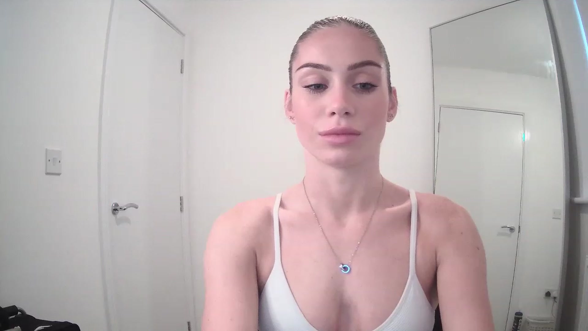Gallery image thumbnail from BellaB_'s myfreecams stream on, 04/12/2023, 10:31 image 5 of 20