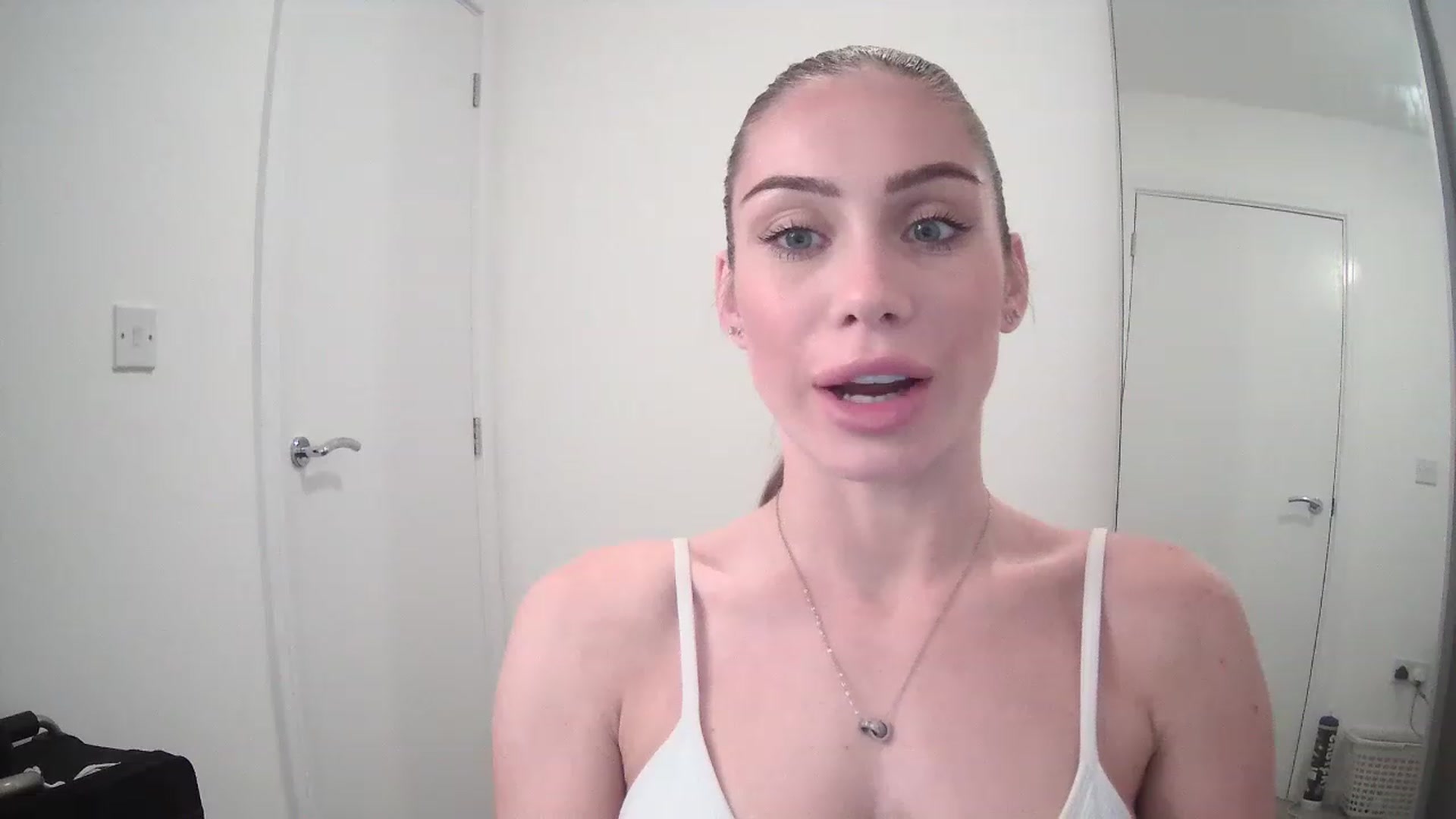 Gallery image thumbnail from BellaB_'s myfreecams stream on, 04/12/2023, 10:31 image 15 of 20