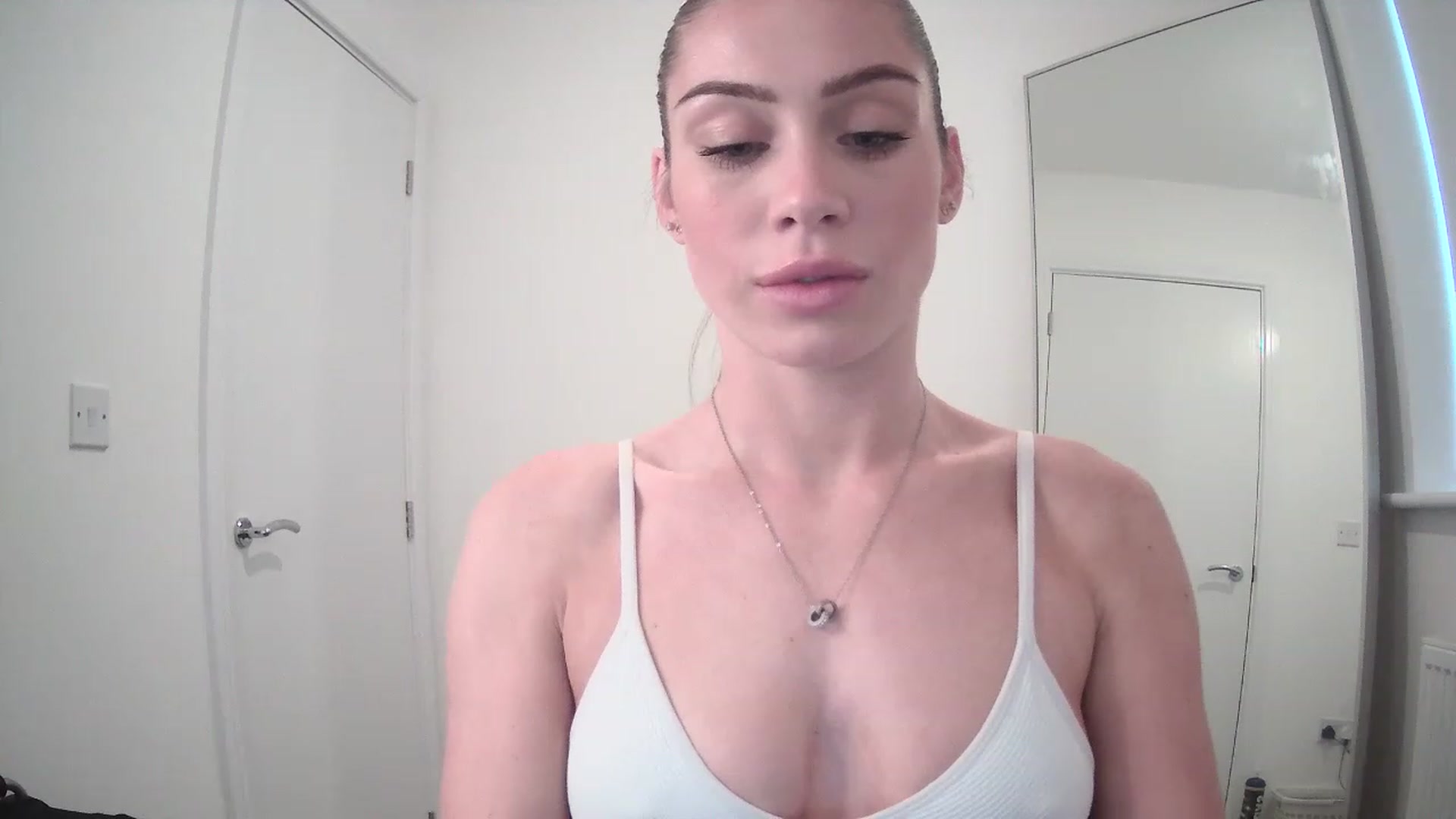 Gallery image thumbnail from BellaB_'s myfreecams stream on, 04/12/2023, 10:31 image 18 of 20