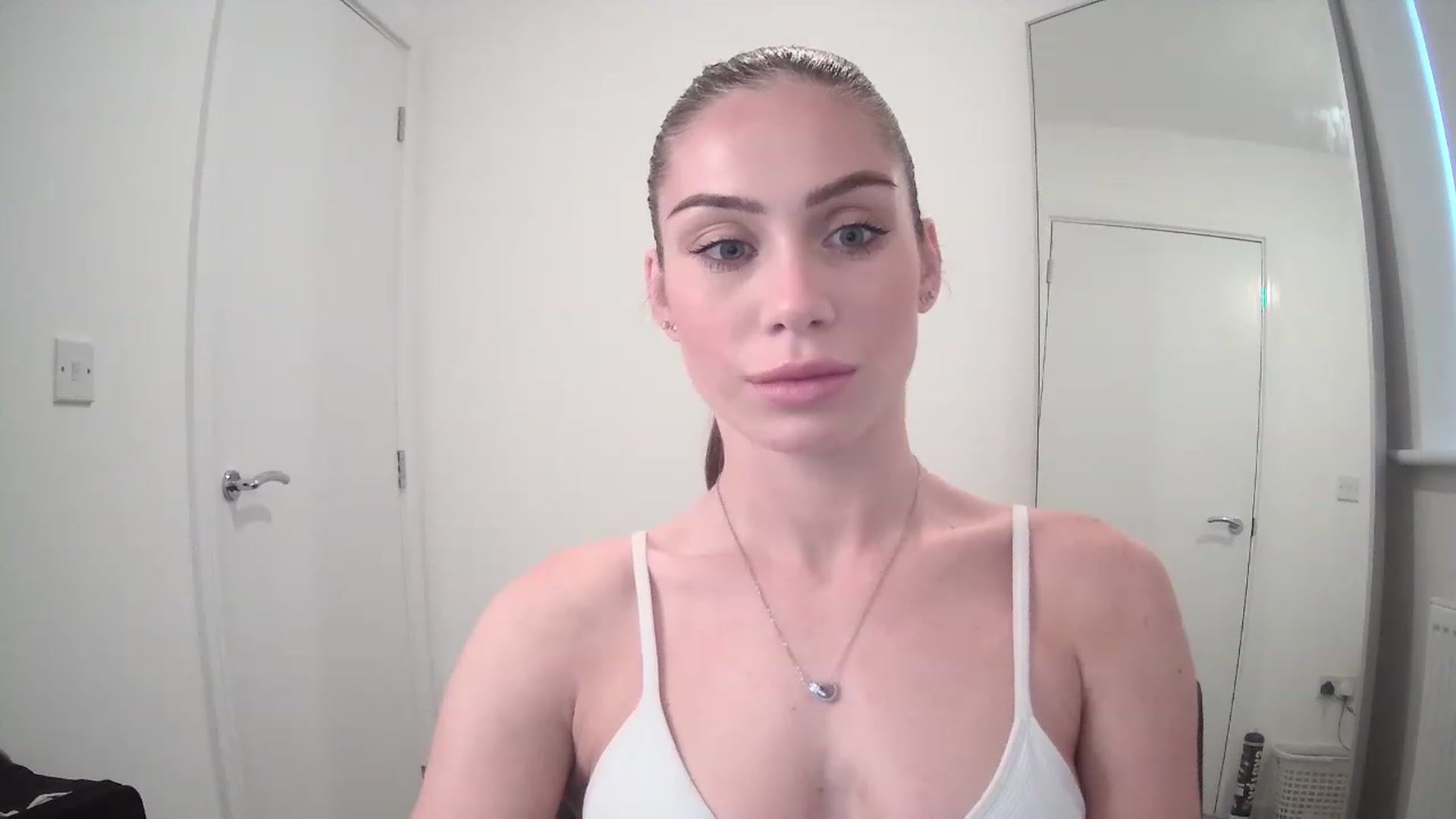 Gallery image thumbnail from BellaB_'s myfreecams stream on, 04/12/2023, 10:31 image 9 of 20