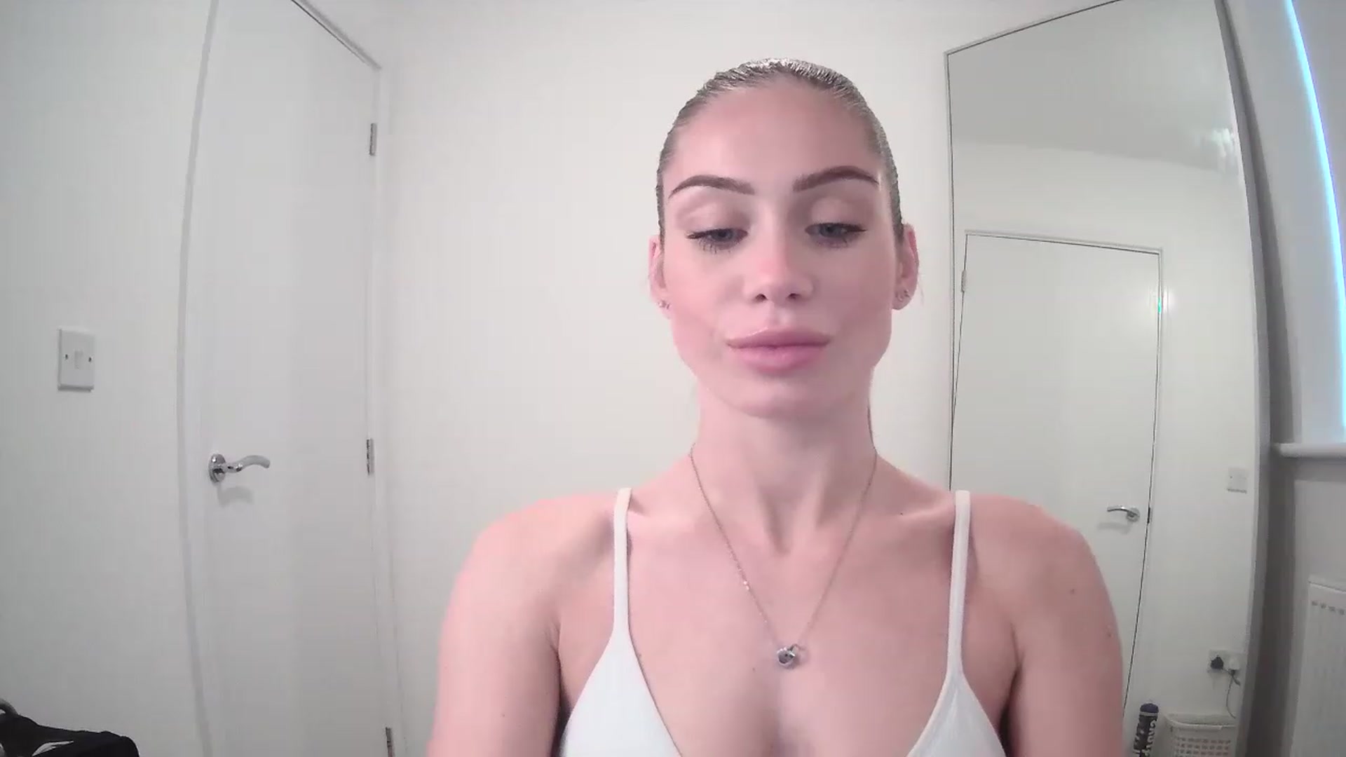 Gallery image thumbnail from BellaB_'s myfreecams stream on, 04/12/2023, 10:31 image 7 of 20