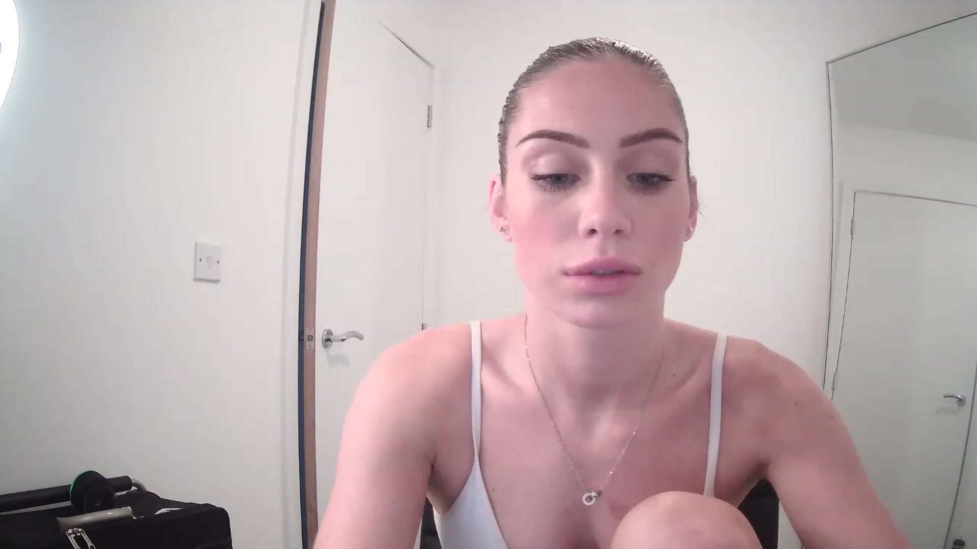 Gallery image thumbnail from BellaB_'s myfreecams stream on, 04/12/2023, 11:29 image 8 of 20