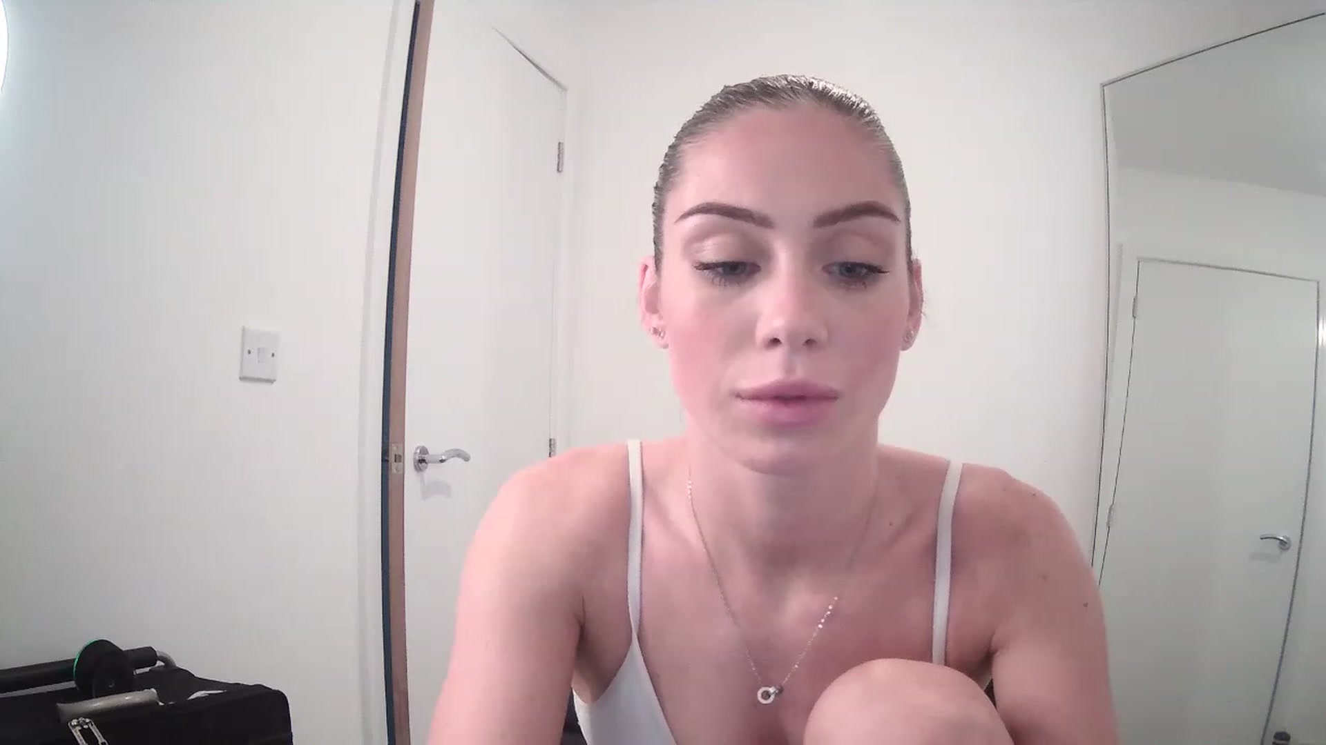Gallery image thumbnail from BellaB_'s myfreecams stream on, 04/12/2023, 11:29 image 12 of 20
