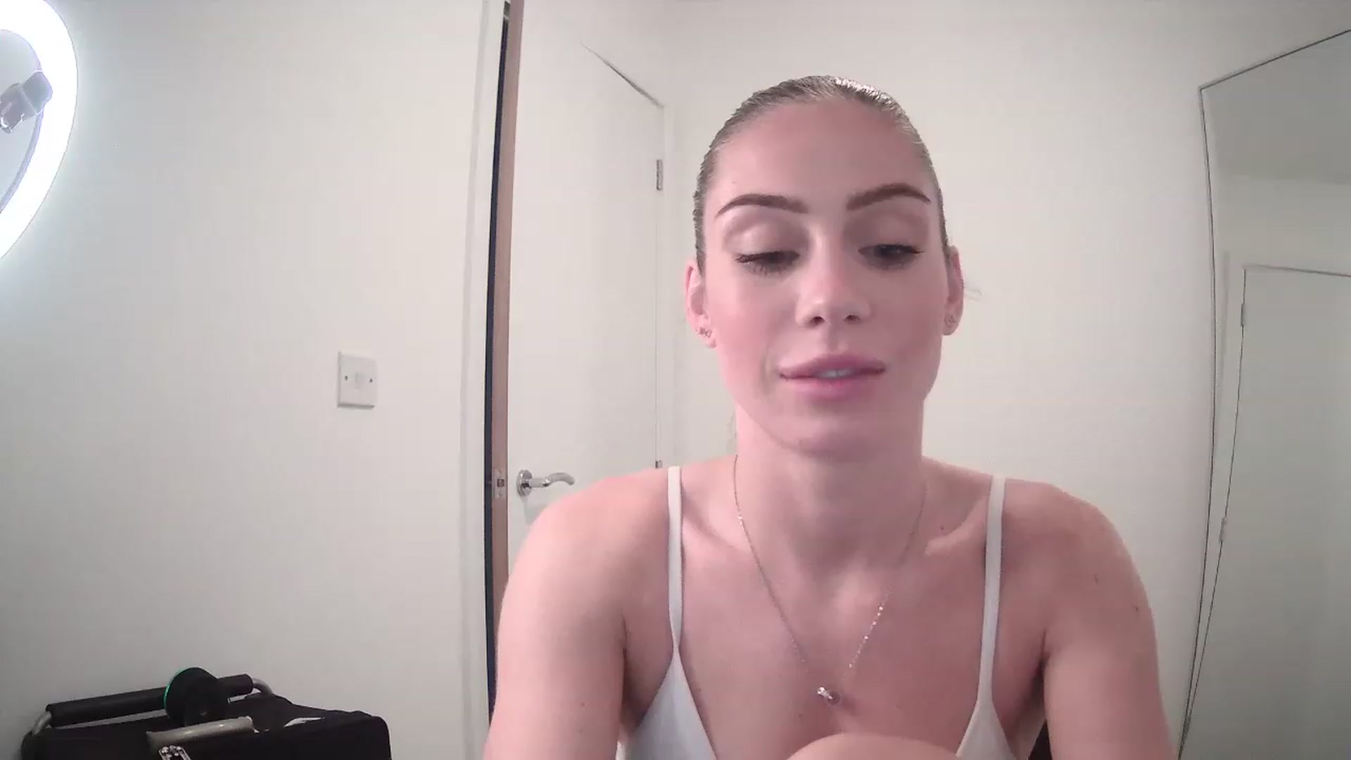 Gallery image thumbnail from BellaB_'s myfreecams stream on, 04/12/2023, 11:29 image 3 of 20