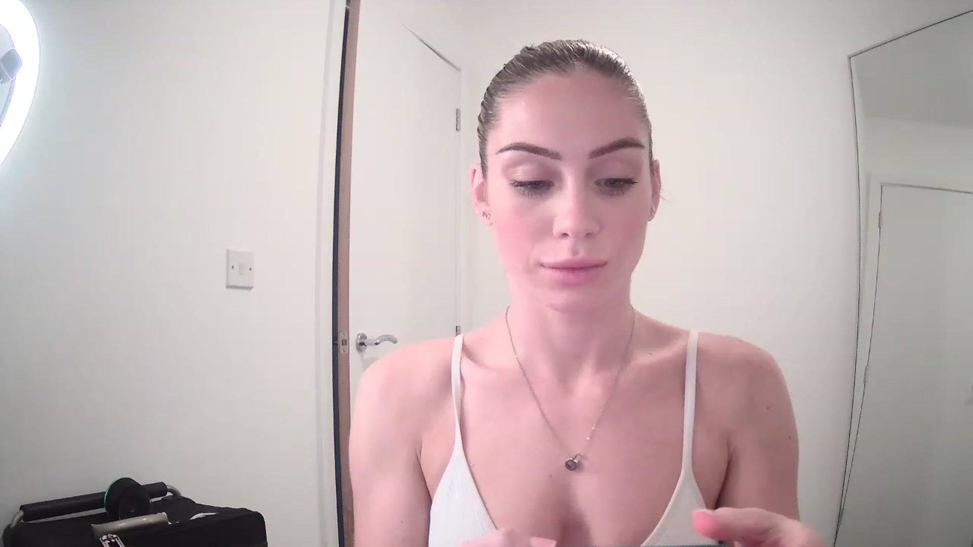 Gallery image thumbnail from BellaB_'s myfreecams stream on, 04/12/2023, 11:29 image 6 of 20