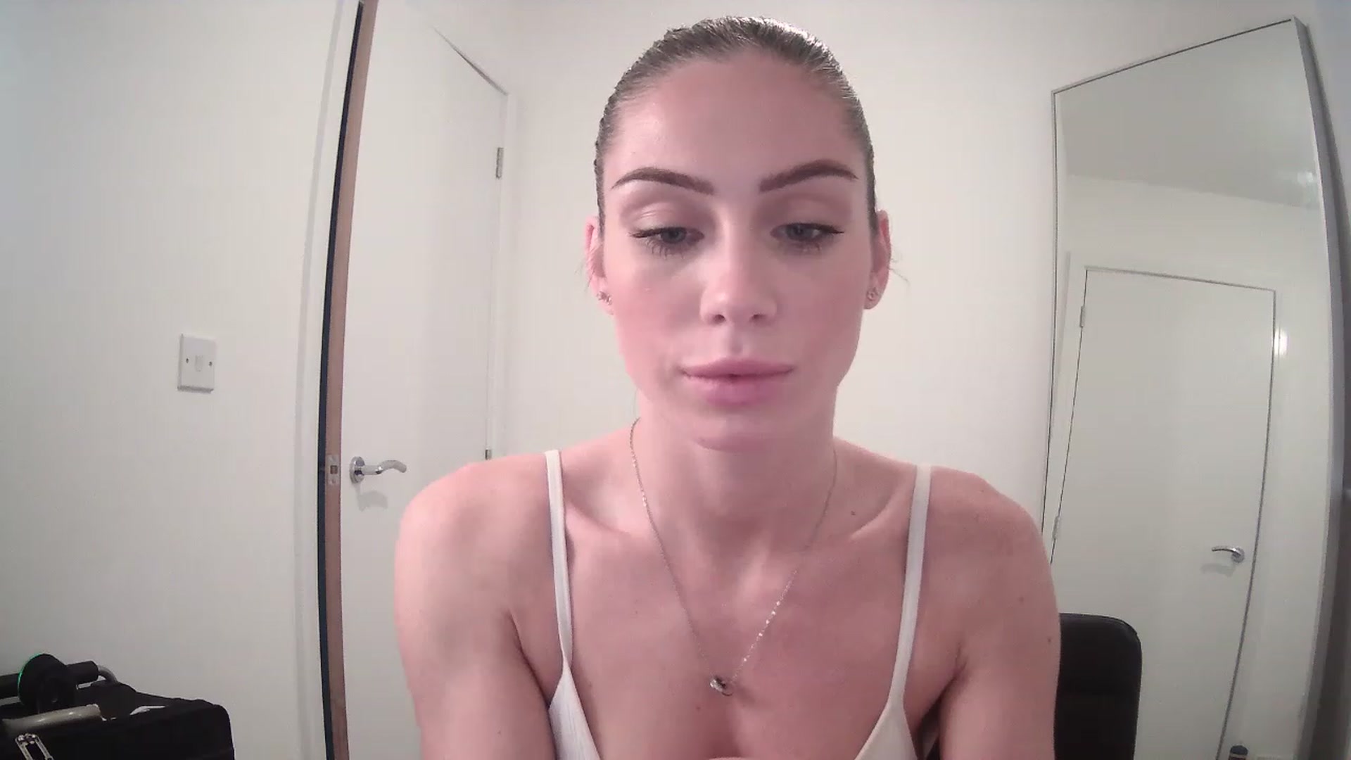 Gallery image thumbnail from BellaB_'s myfreecams stream on, 04/12/2023, 11:29 image 17 of 20