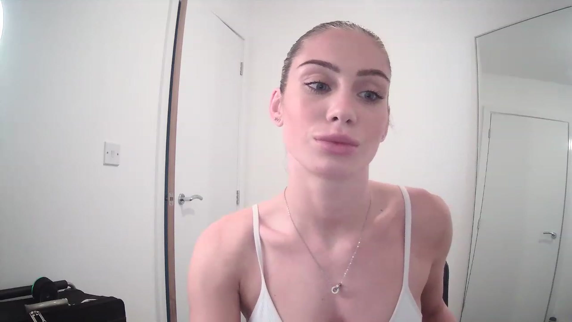 Gallery image thumbnail from BellaB_'s myfreecams stream on, 04/12/2023, 11:29 image 13 of 20