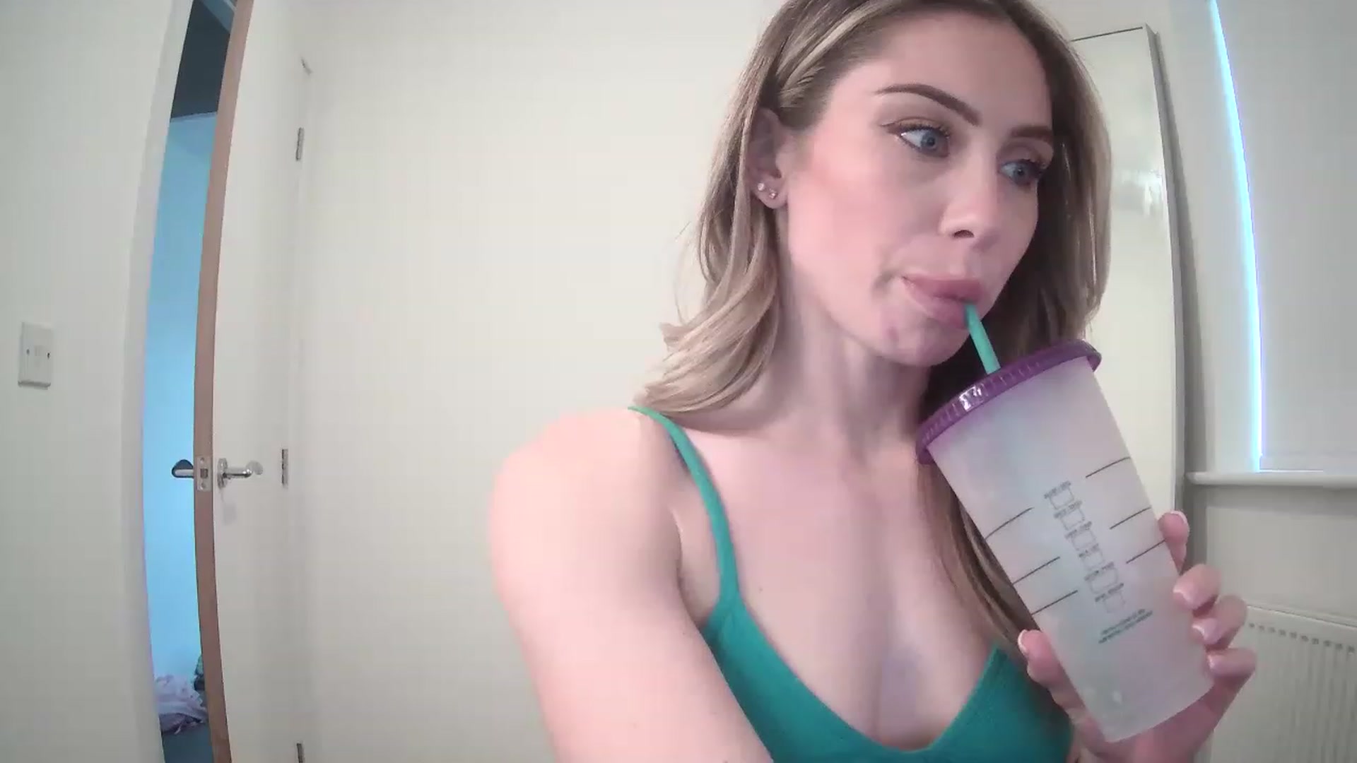Gallery image thumbnail from BellaB_'s myfreecams stream on, 04/14/2023, 11:15 image 17 of 20