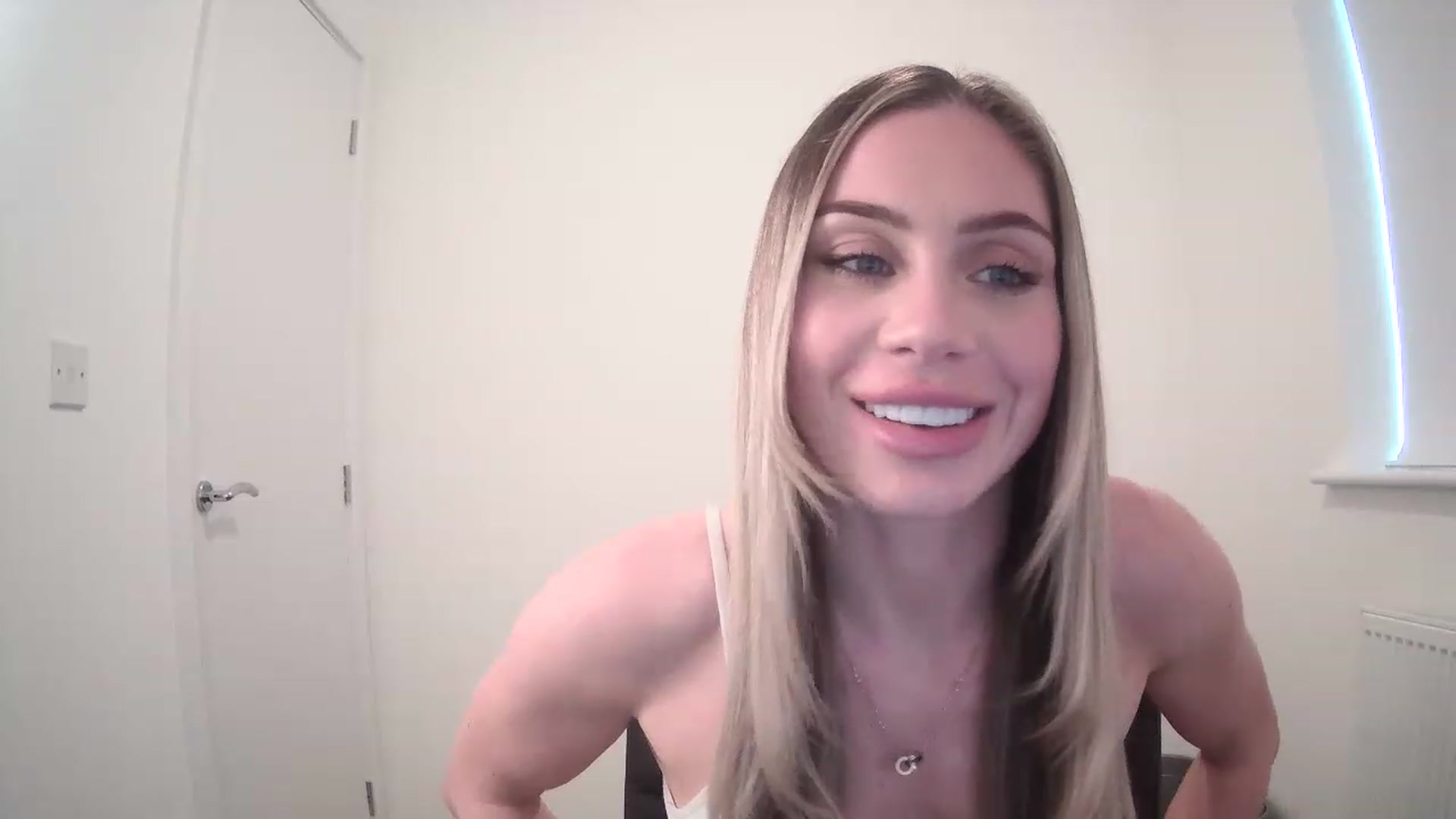Gallery image thumbnail from BellaB_'s myfreecams stream on, 04/24/2023, 12:37 image 13 of 20