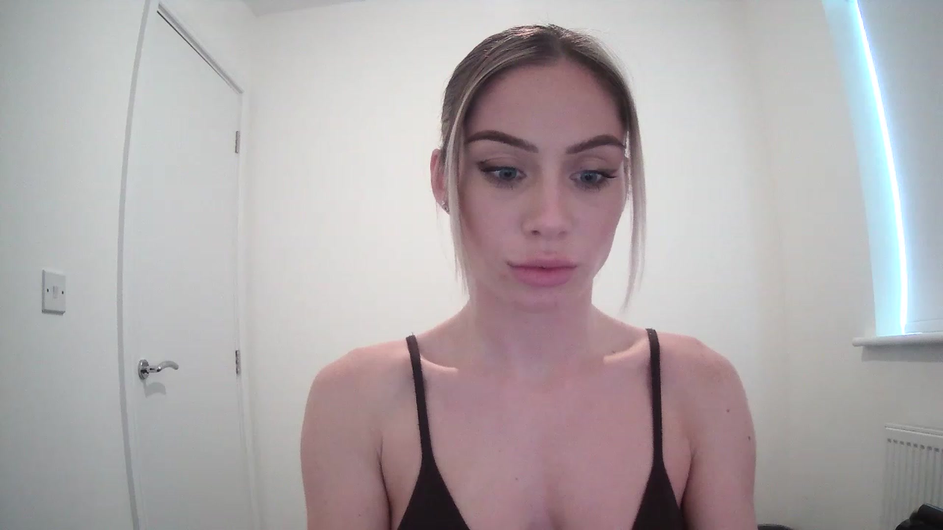 Gallery image thumbnail from BellaB_'s myfreecams stream on, 04/26/2023, 12:08 image 3 of 20