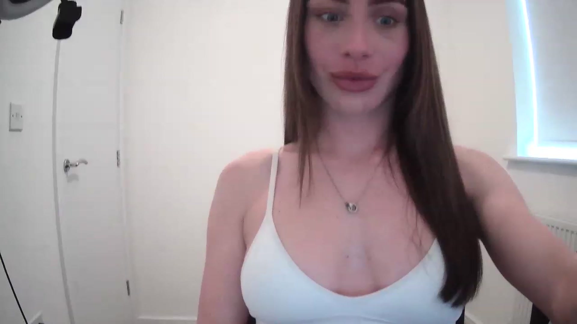 Gallery image thumbnail from BellaB_'s myfreecams stream on, 05/04/2023, 14:13 image 2 of 20