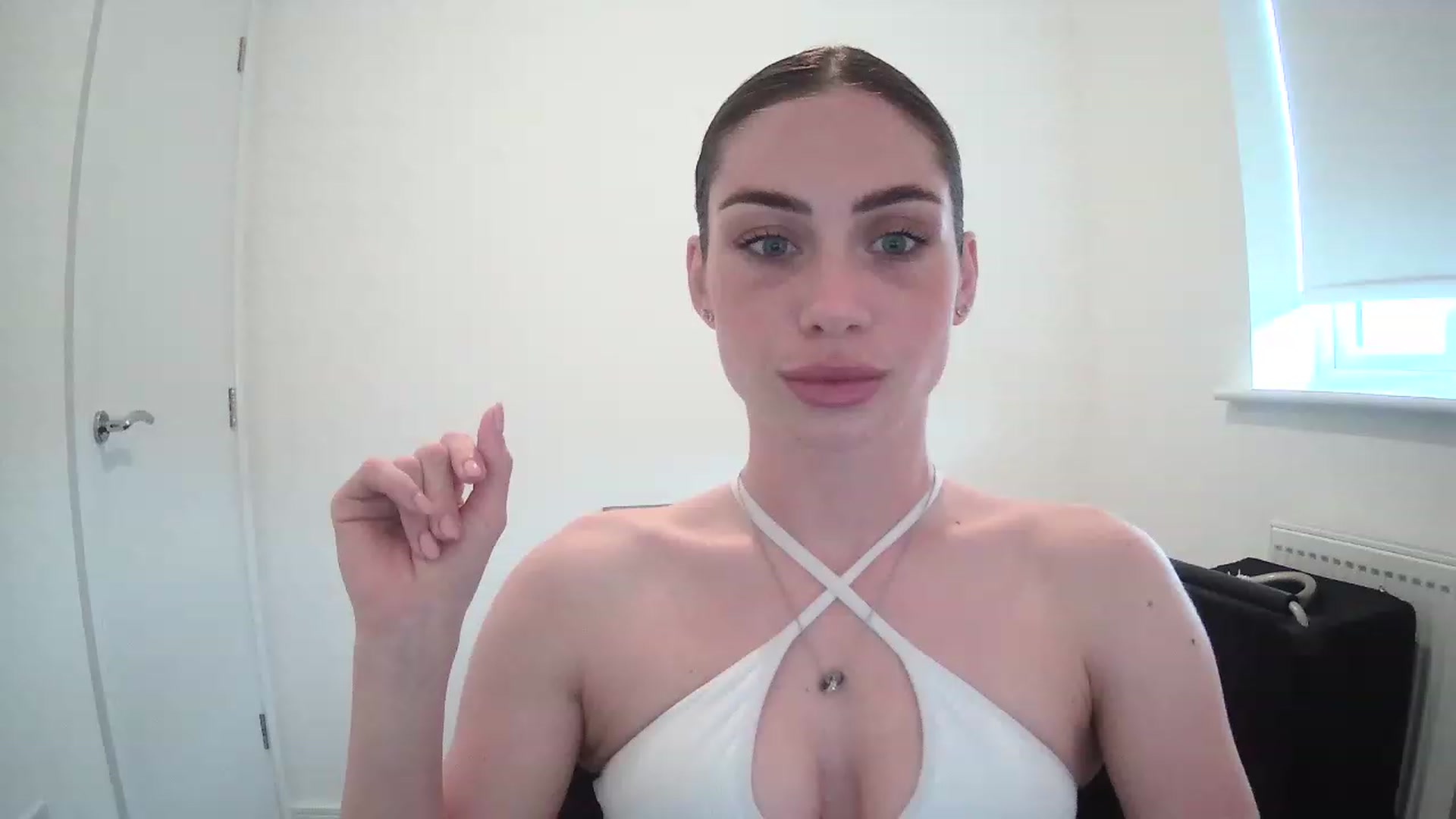 Gallery image thumbnail from BellaB_'s myfreecams stream on, 05/05/2023, 14:49 image 6 of 20