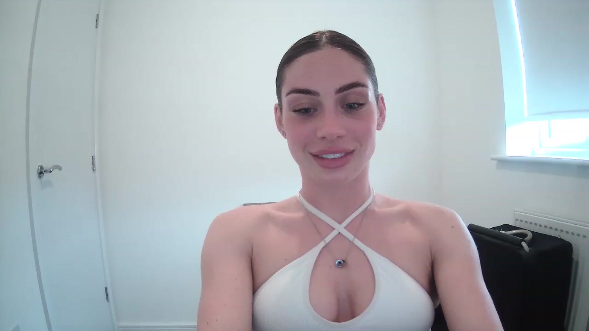 Gallery image thumbnail from BellaB_'s myfreecams stream on, 05/05/2023, 15:25 image 11 of 20