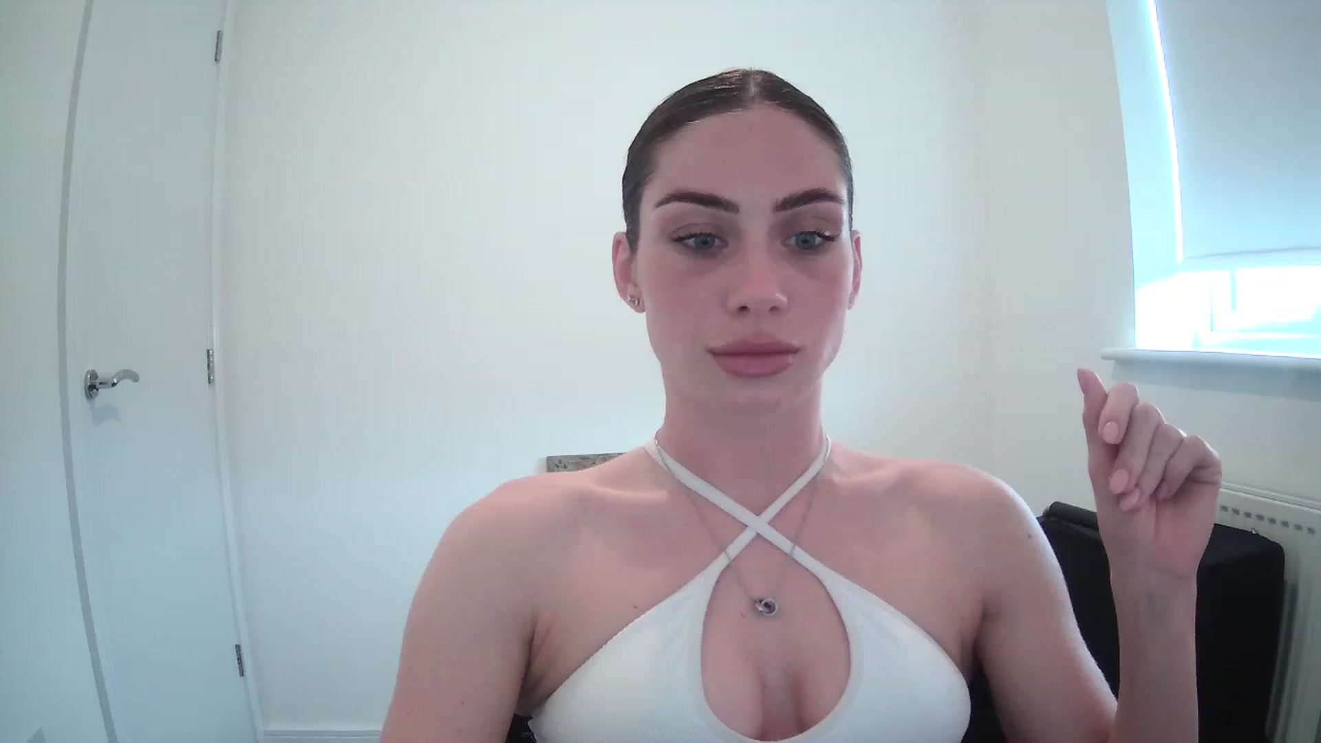 Gallery image thumbnail from BellaB_'s myfreecams stream on, 05/05/2023, 15:25 image 6 of 20