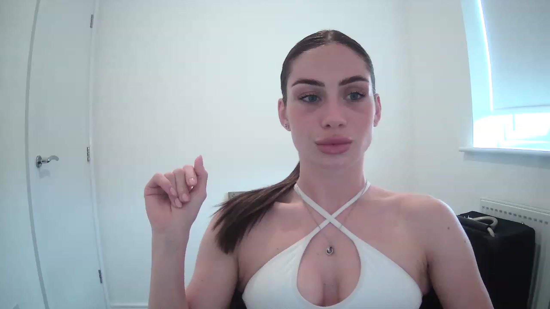 Gallery image thumbnail from BellaB_'s myfreecams stream on, 05/05/2023, 15:25 image 2 of 20